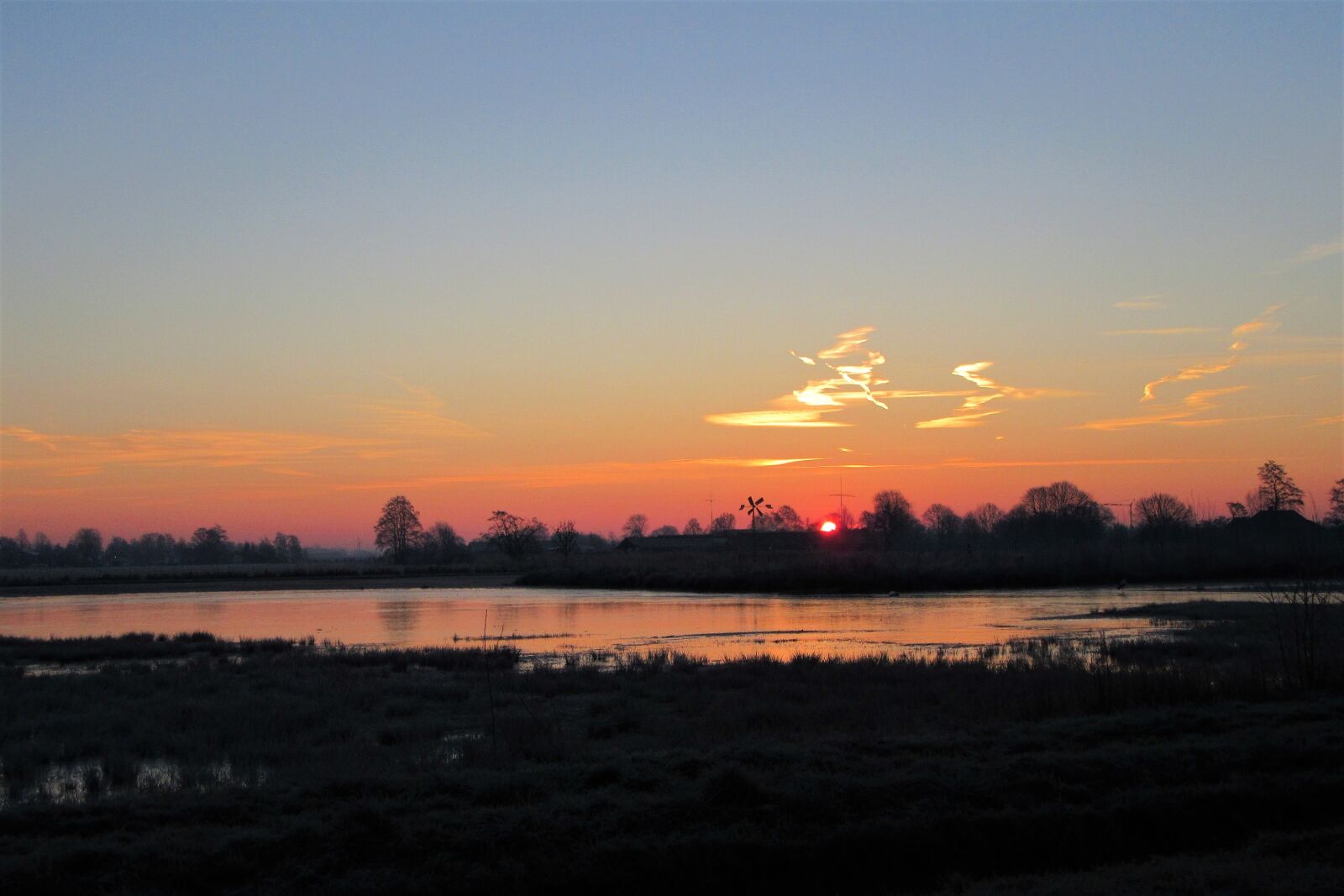 Canon PowerShot SX610 HS sample photo. Sunrise, cold, winter photography