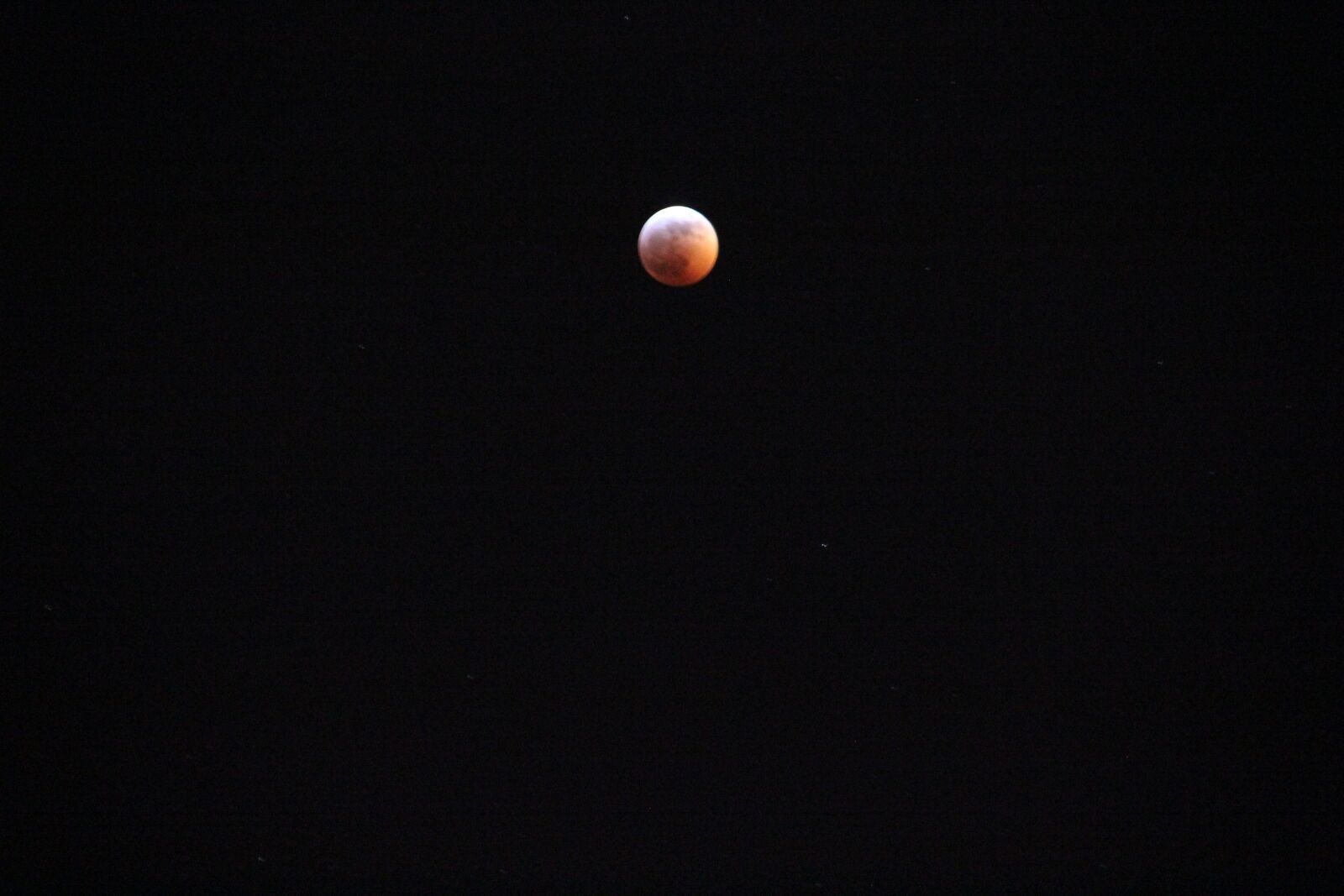 Canon EF-S 18-135mm F3.5-5.6 IS sample photo. Lunar eclipse, moonlight, moon photography