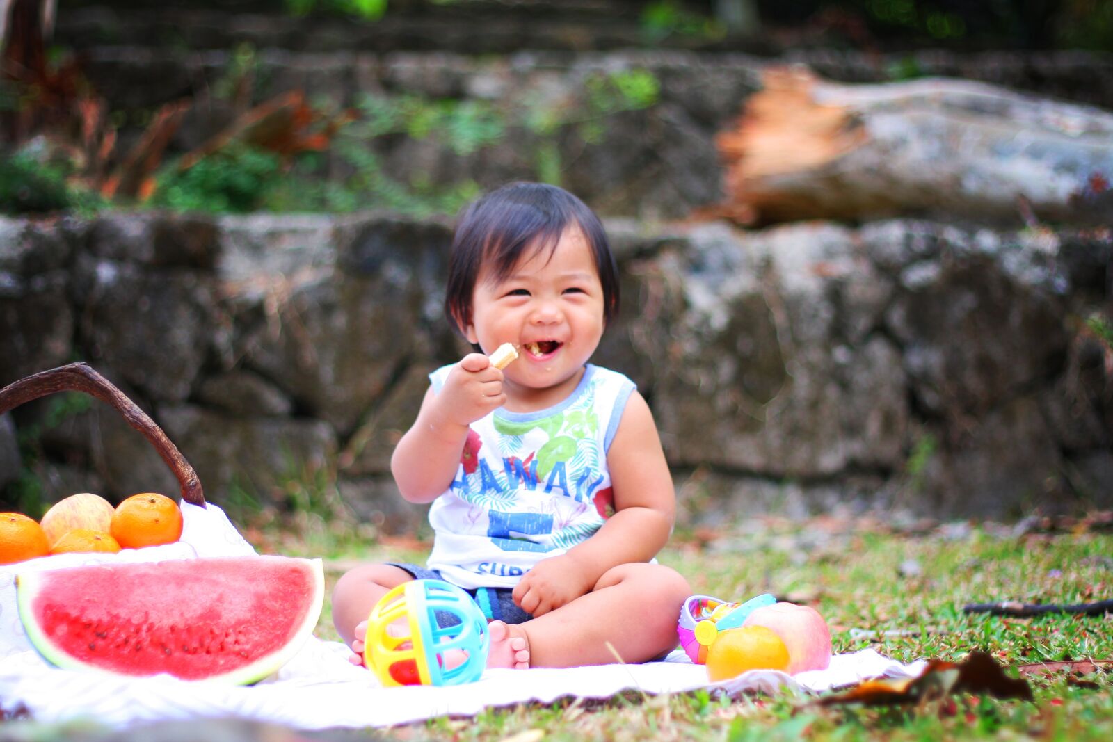 Canon EOS 40D sample photo. Picnic, baby, eating photography