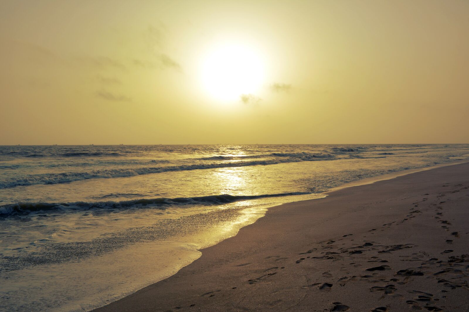 Nikon D5200 sample photo. Beach, sunset, sea photography