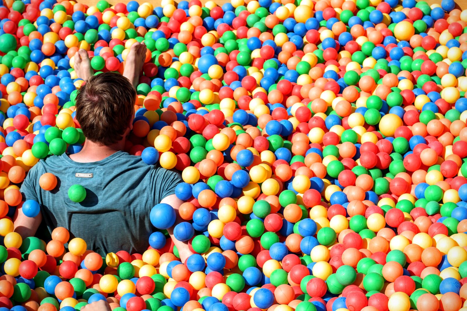Canon EOS 600D (Rebel EOS T3i / EOS Kiss X5) + Canon EF 50mm F1.4 USM sample photo. Ball pit, fun, colorful photography