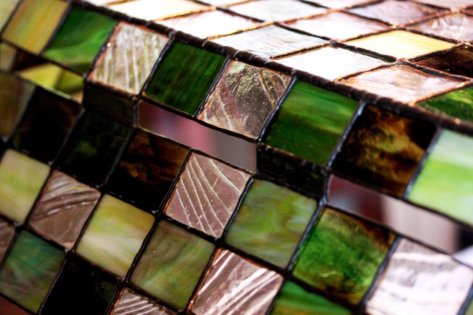 Canon EOS 550D (EOS Rebel T2i / EOS Kiss X4) sample photo. Stained glass, squares, green photography