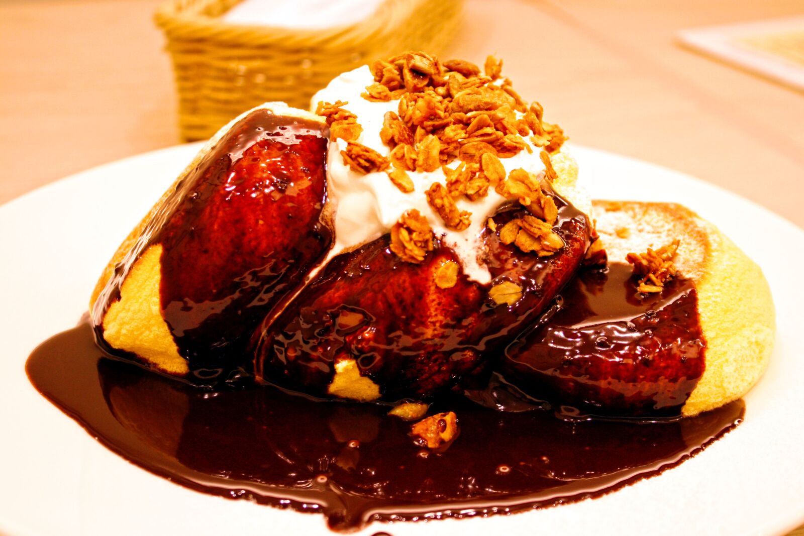 Canon EOS 1000D (EOS Digital Rebel XS / EOS Kiss F) sample photo. Cake, dessert, pancakes photography