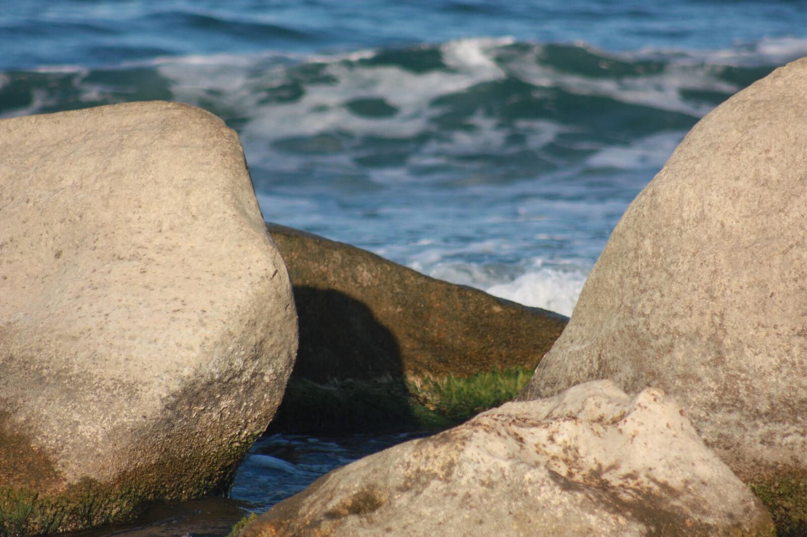 Canon EOS 450D (EOS Rebel XSi / EOS Kiss X2) sample photo. Boulders, stones, landscape photography
