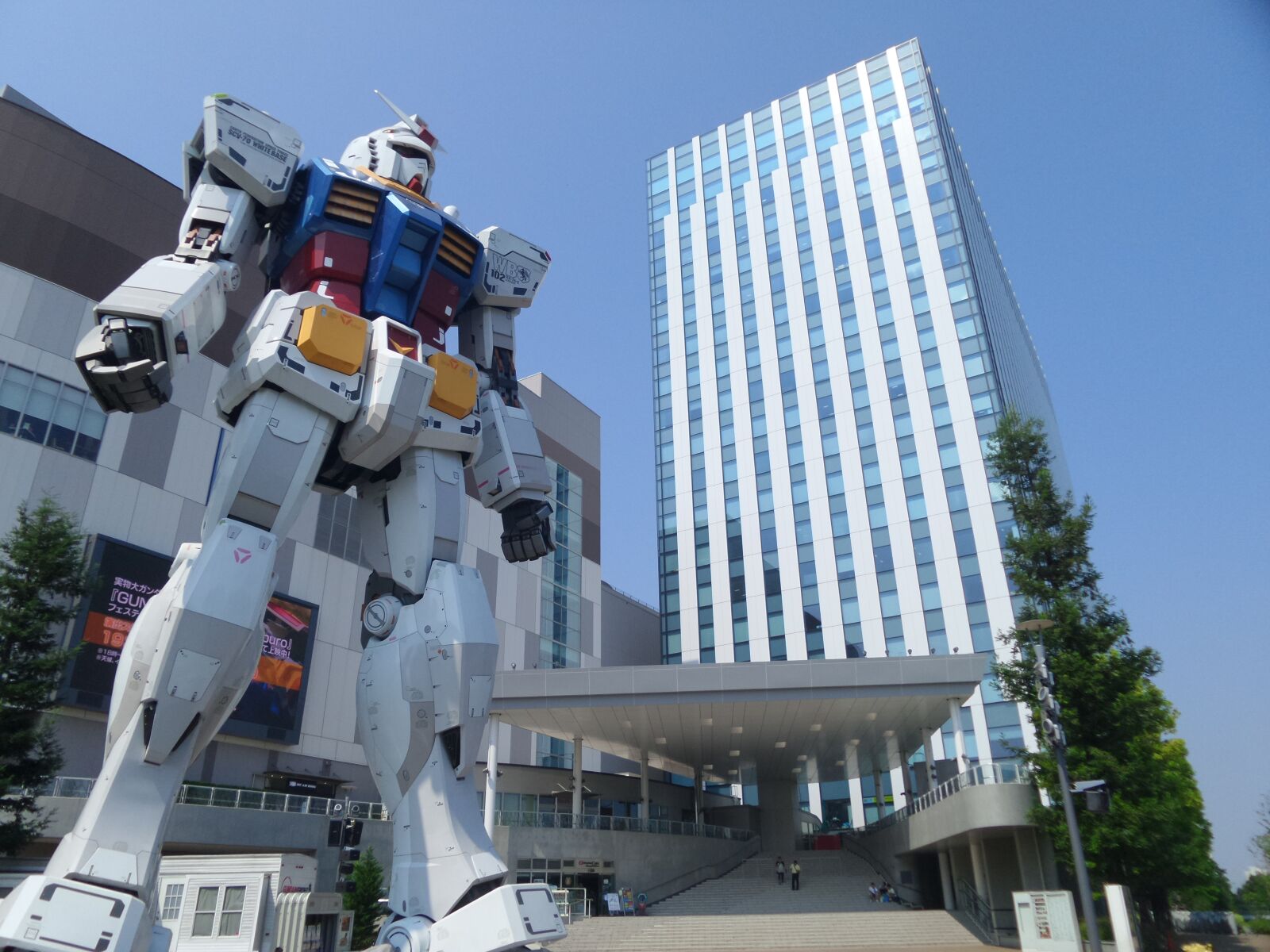 Samsung Galaxy K Zoom sample photo. Robot, transformer, gundam photography