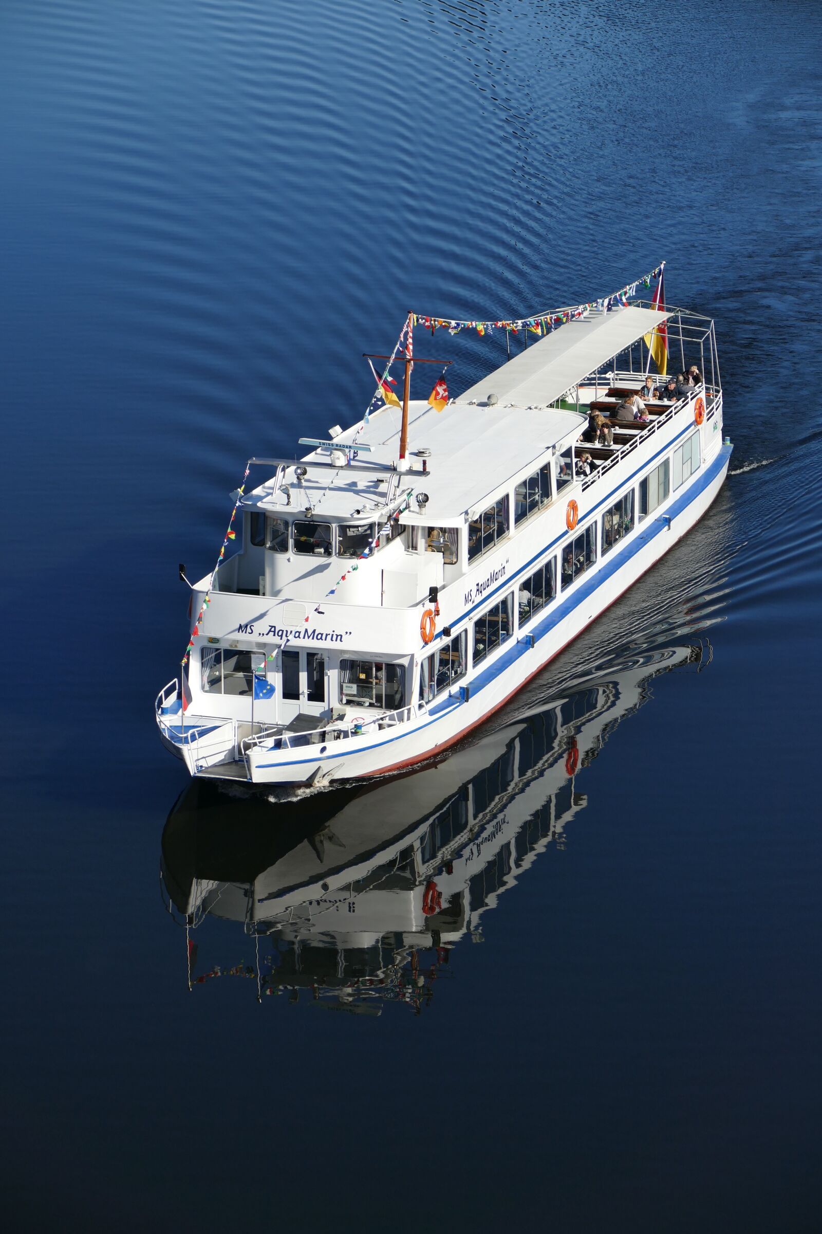 Panasonic Lumix DMC-FZ1000 sample photo. Motor ship, tourist ship photography