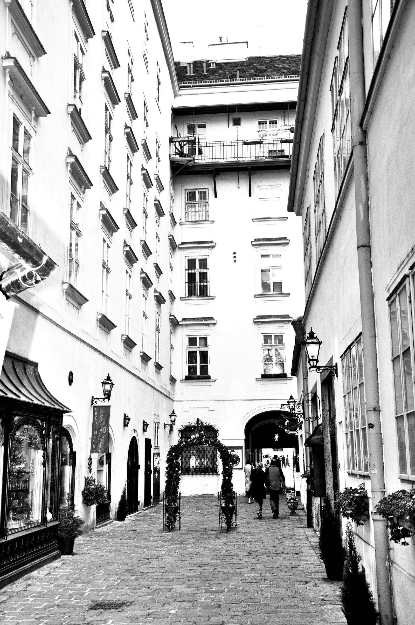 Nikon D90 sample photo. Architecture, vienna, courtyard photography