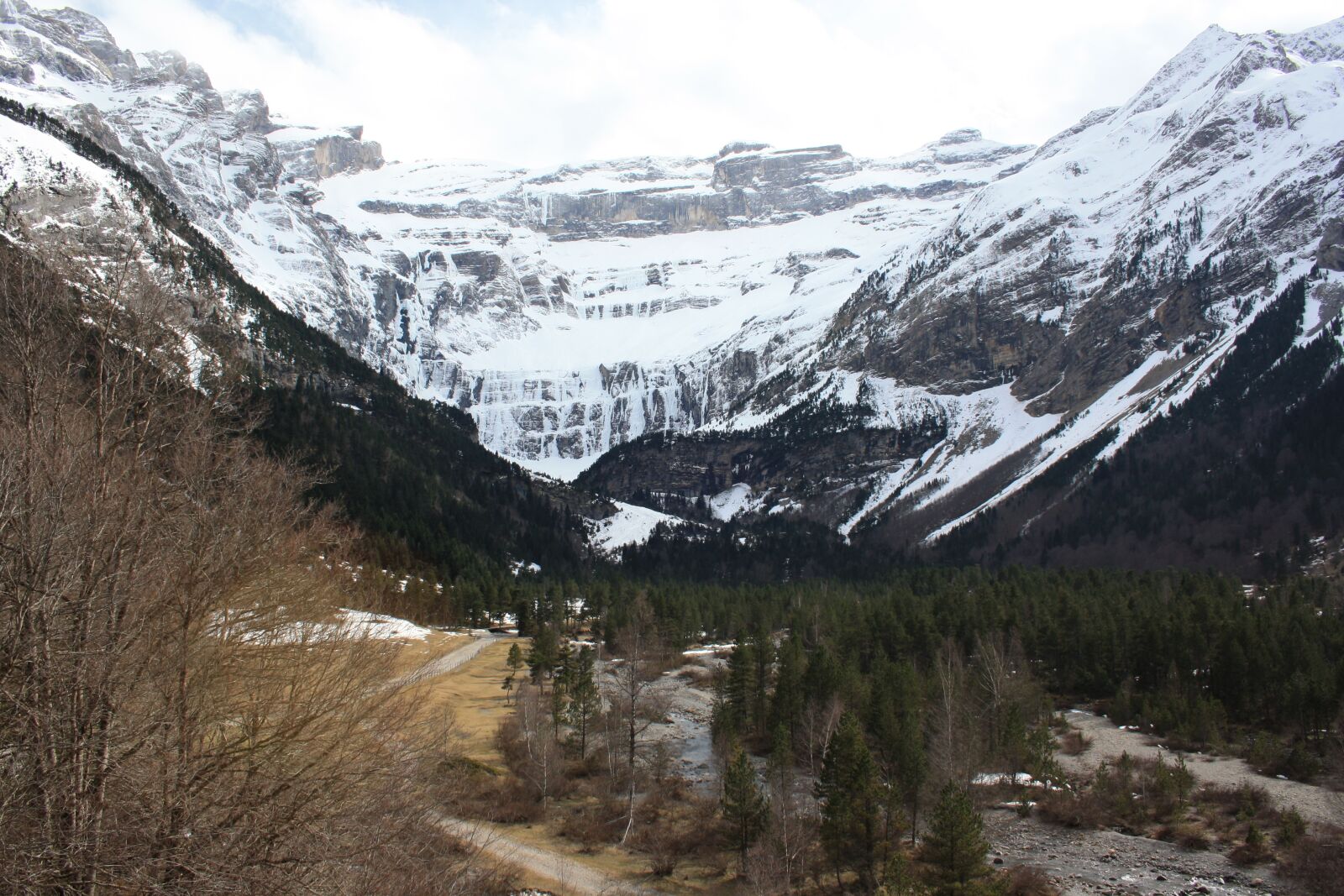 Canon EOS 1000D (EOS Digital Rebel XS / EOS Kiss F) sample photo. Gavarnie, mountain, circus photography