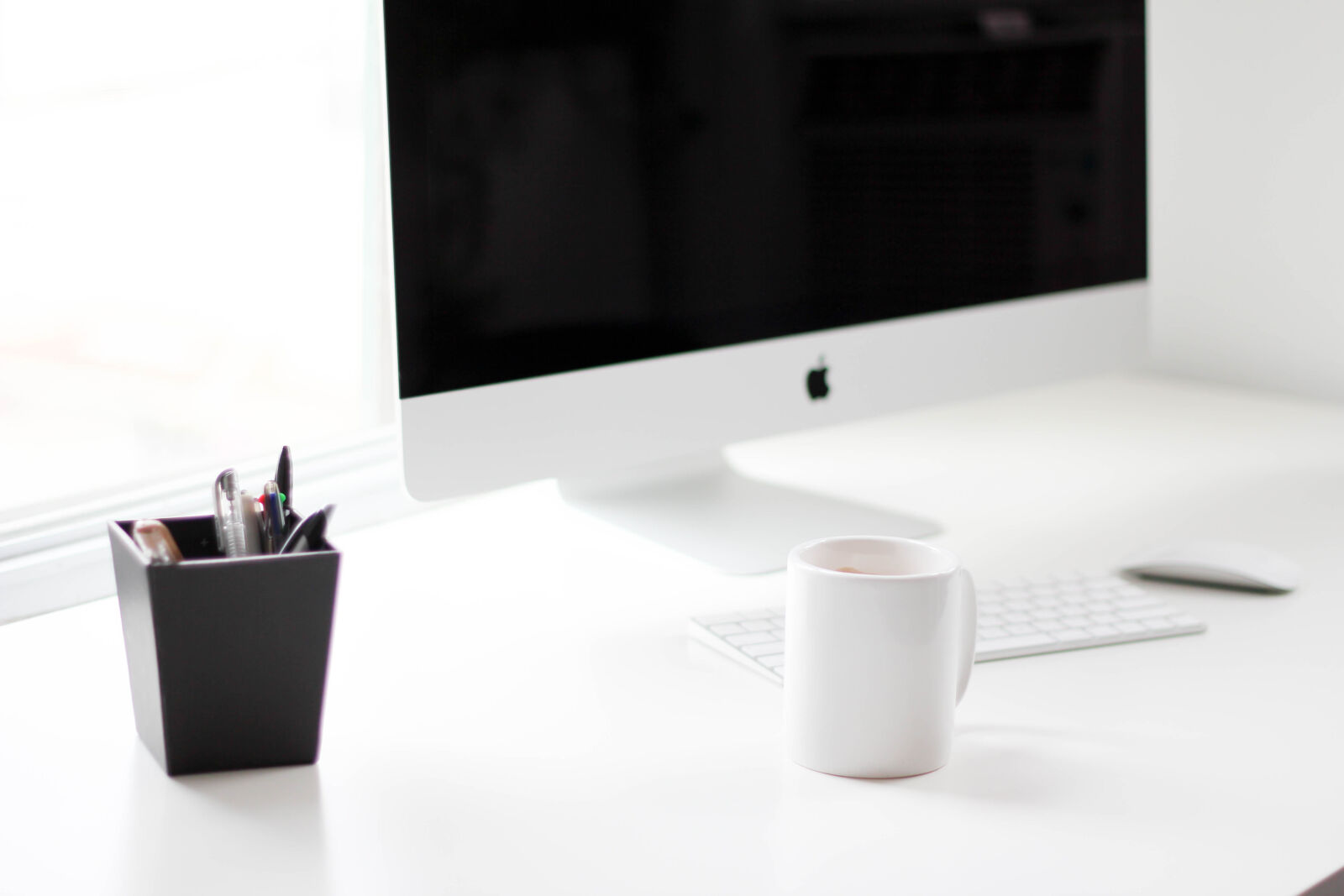 Canon EOS 60D + Canon EF 50mm F1.8 II sample photo. Apple, devices, apple, keyboard photography