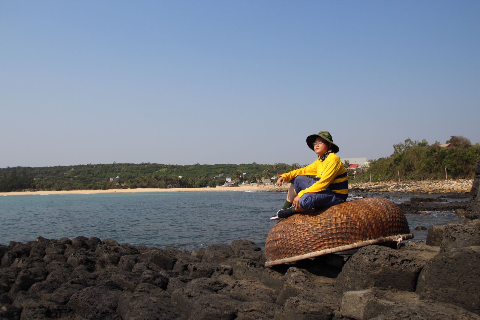 Tamron SP AF 17-50mm F2.8 XR Di II LD Aspherical (IF) sample photo. Vietnam, asian, beach photography