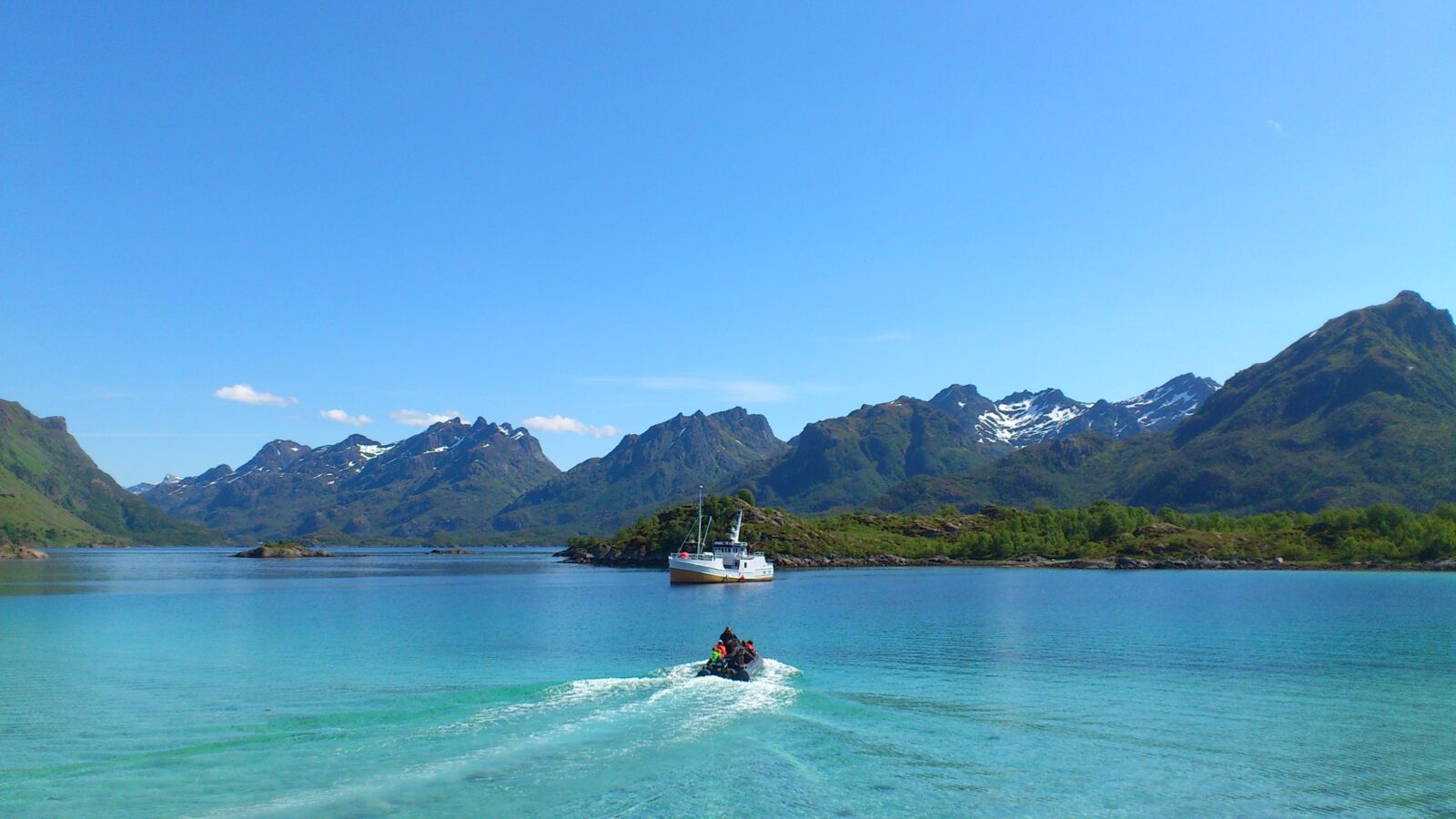 Sony Ericsson Xperia Arc sample photo. Boat, boat trip, mountain photography