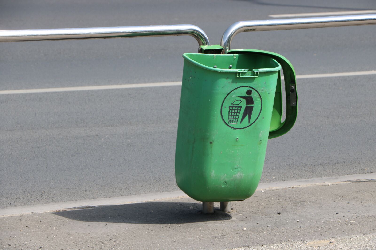 Canon EOS 760D (EOS Rebel T6s / EOS 8000D) sample photo. Dumpster, limit, road photography