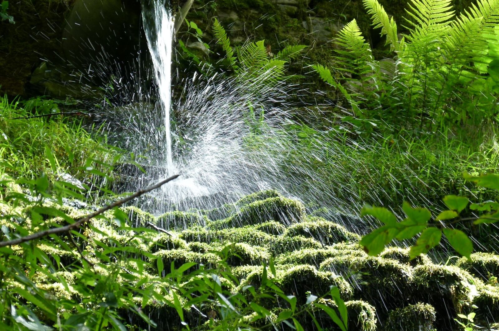 Panasonic Lumix DMC-FZ100 sample photo. Waterfall, water, splash photography