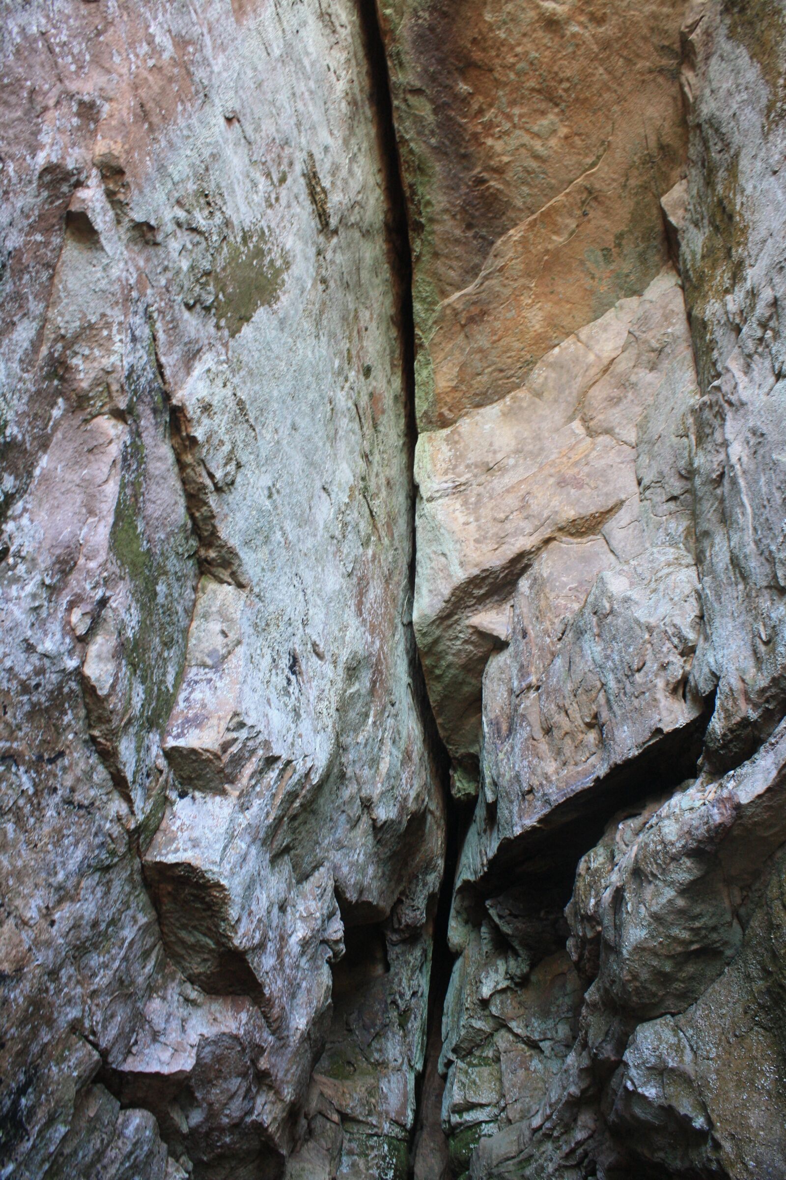 Canon EOS 1000D (EOS Digital Rebel XS / EOS Kiss F) sample photo. Rock, canyon, landscape photography