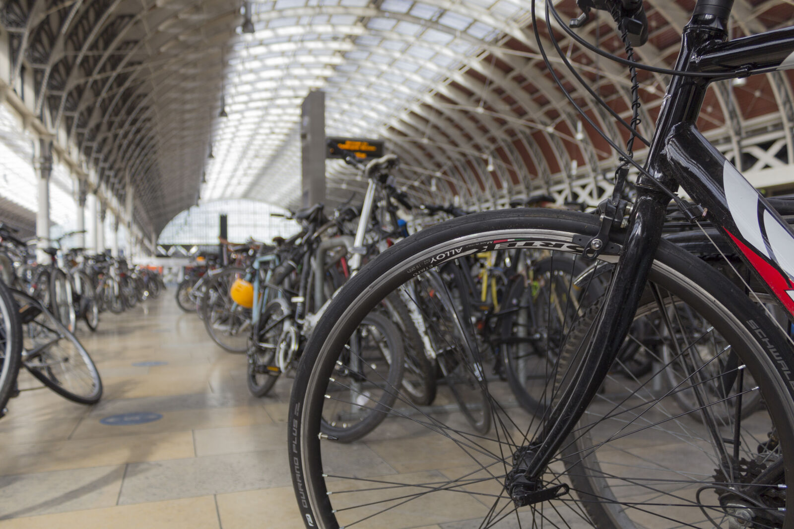 Canon EOS 600D (Rebel EOS T3i / EOS Kiss X5) sample photo. Bike, london, padding, station photography