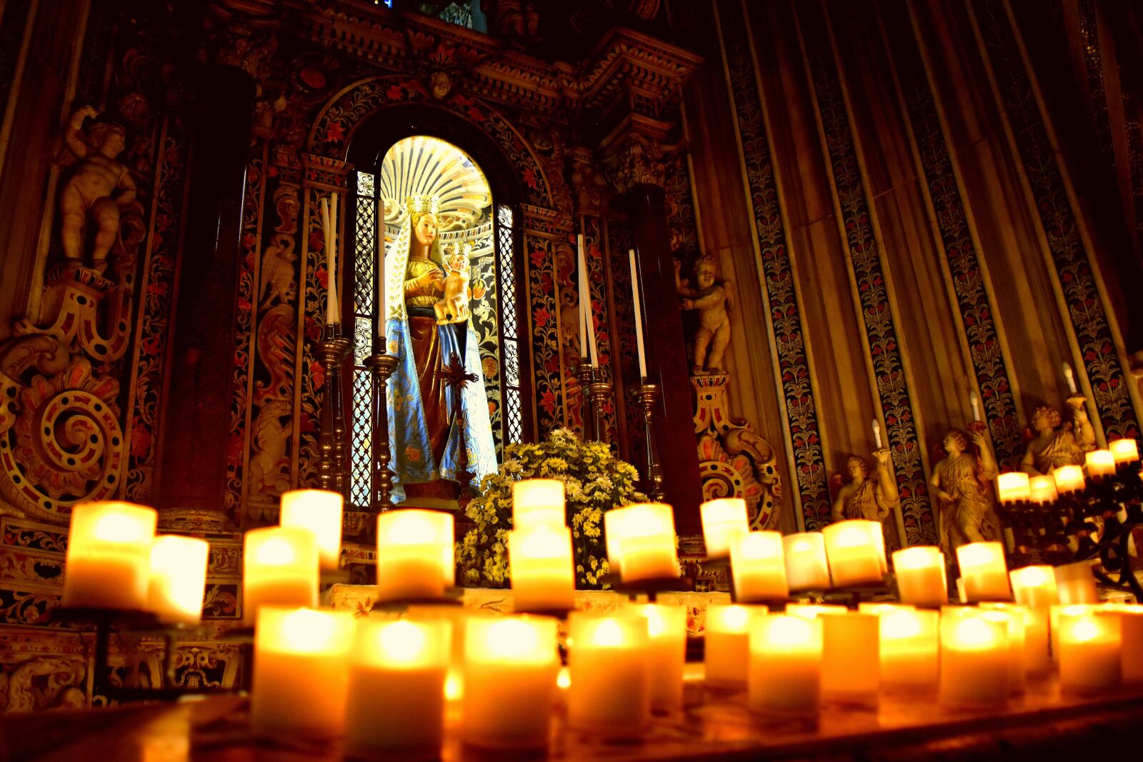 Nikon D5500 sample photo. Light, candles, virgin photography