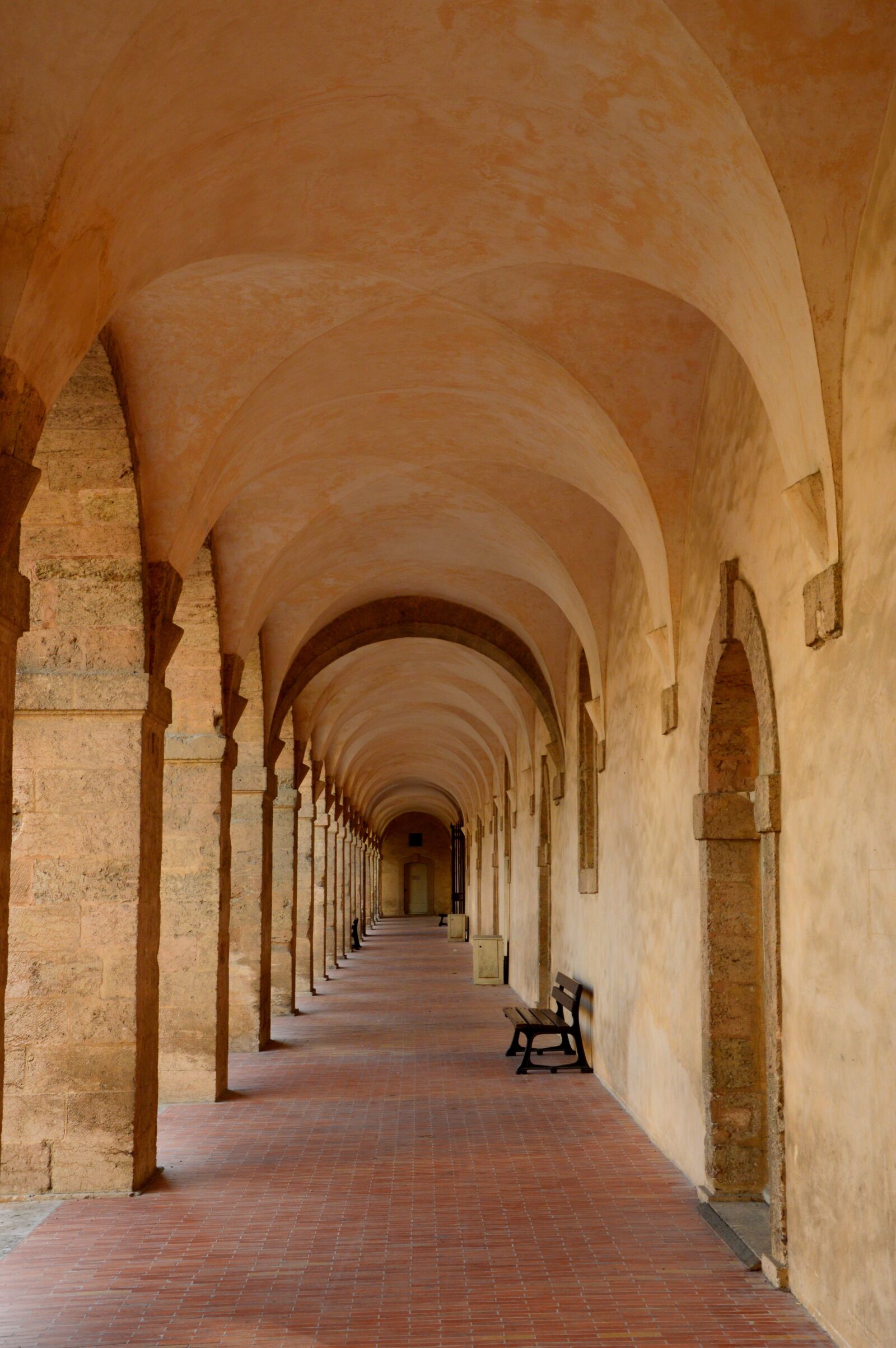 Nikon D3200 sample photo. Charity, marseille, arcade photography