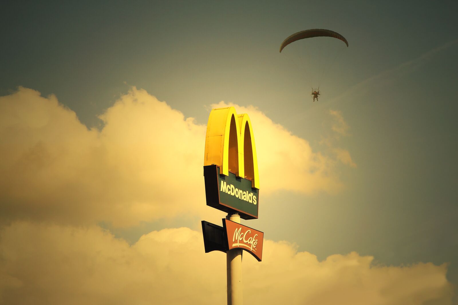 Canon EOS 7D sample photo. Mcdonalds, restaurant, fastfood photography