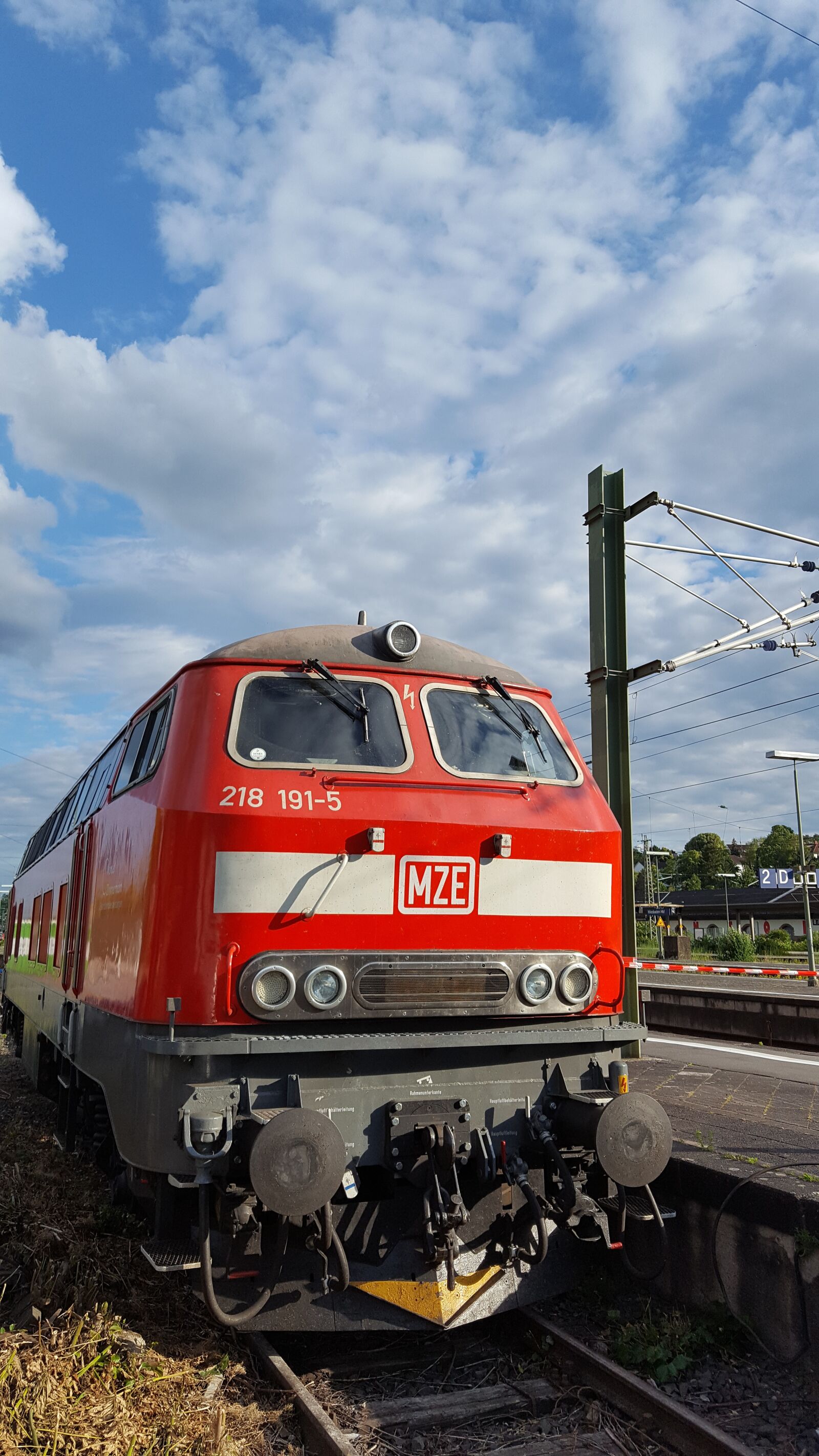 Samsung GALAXY S6 edge sample photo. Diesel locomotive, red, central photography
