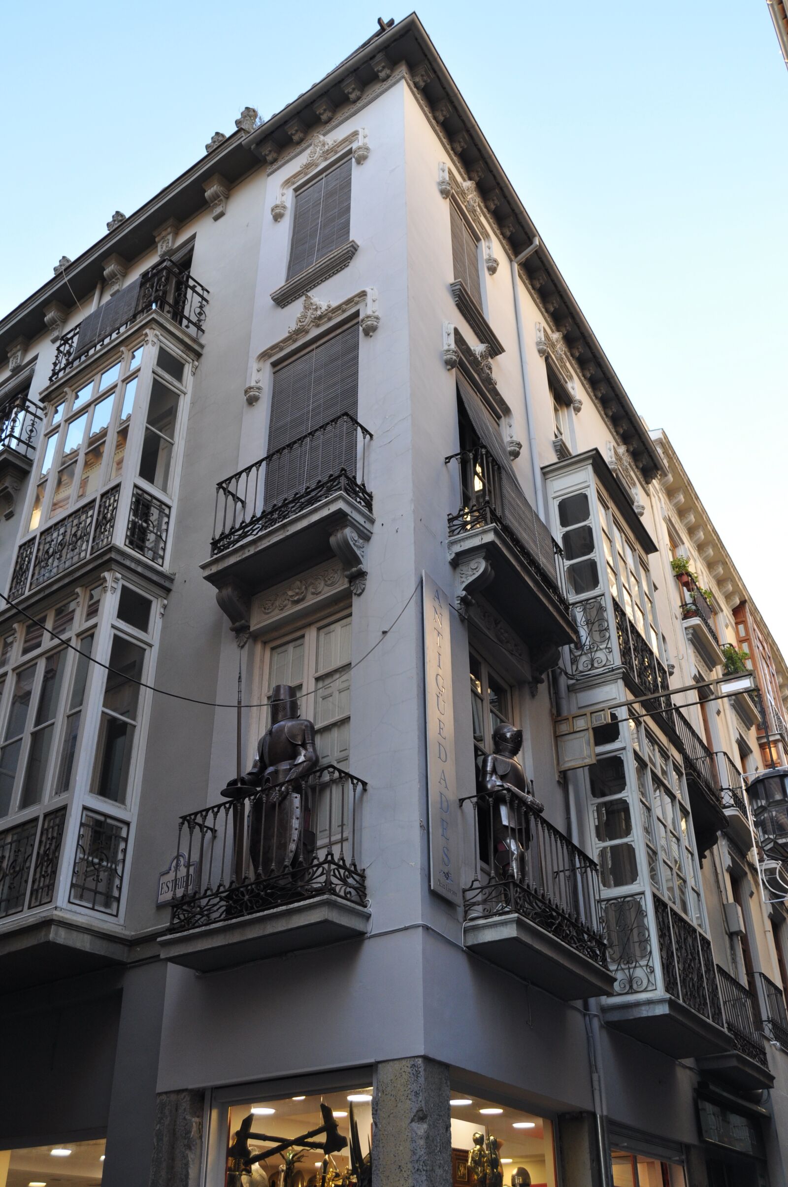 Nikon D5000 sample photo. Building, vertical, city photography