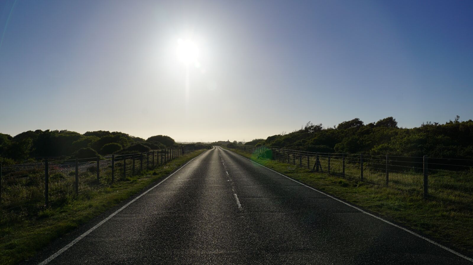 Sony DT 18-135mm F3.5-5.6 SAM sample photo. Sun on road, horizon photography