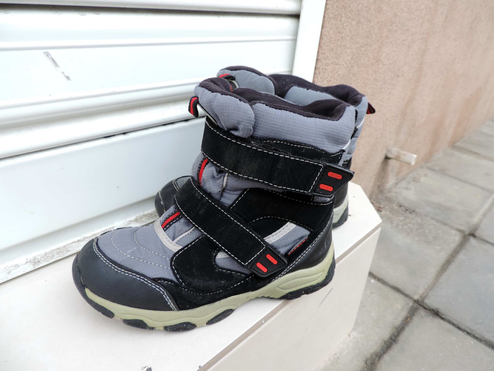 Nikon Coolpix P520 sample photo. Shoes, footwear, pair, shoe photography