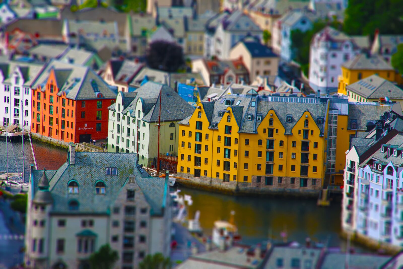Canon EOS 70D sample photo. Building, alesund, house photography