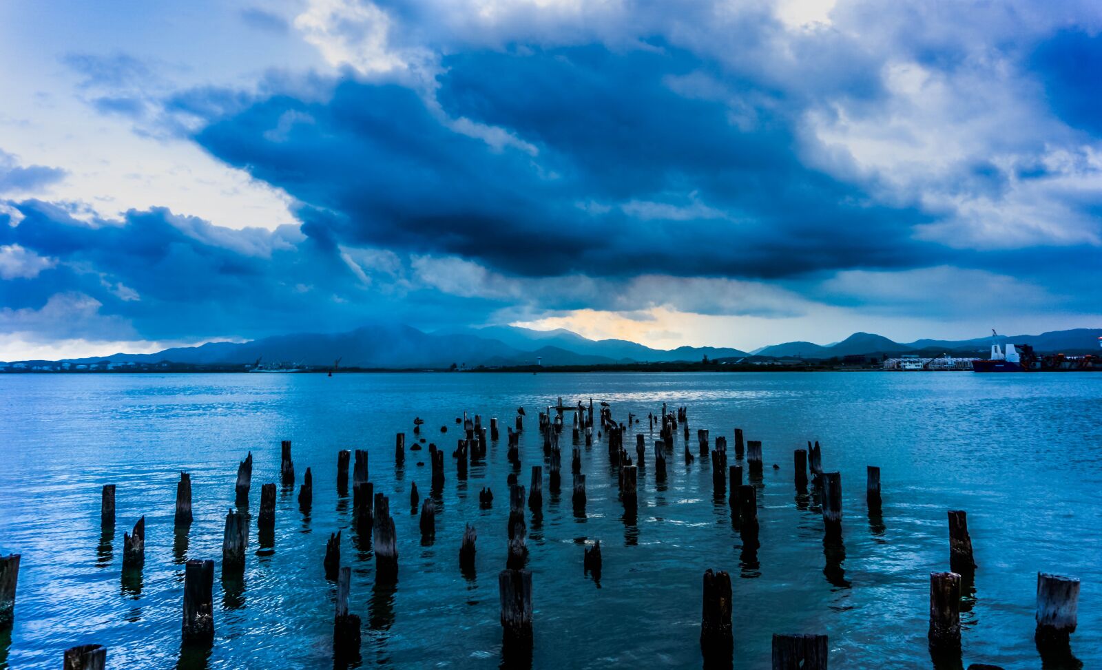 Sony E 16-50mm F3.5-5.6 PZ OSS sample photo. Cuba, ocean, sea photography