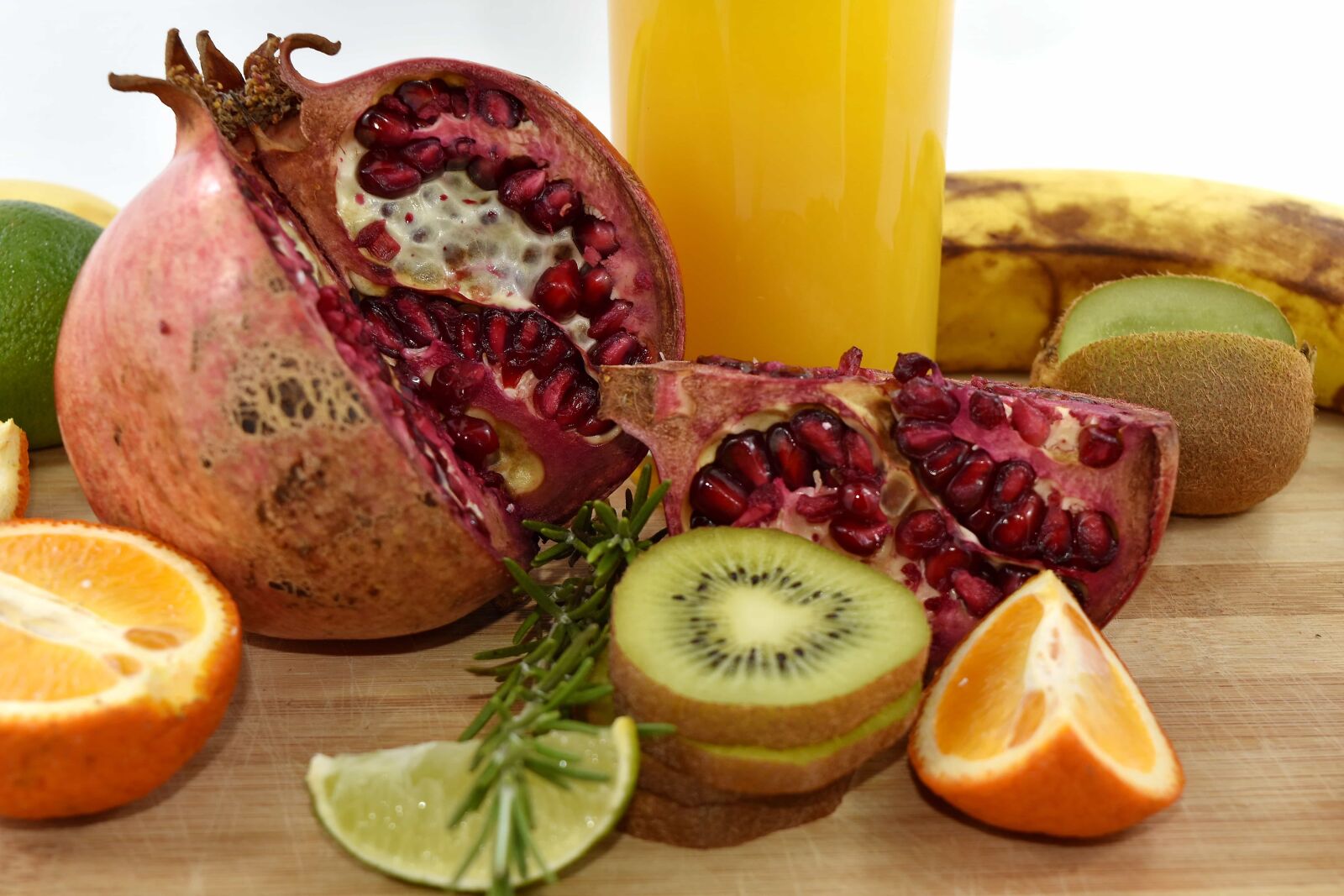 Nikon D5500 sample photo. Banana, fruit juice, key photography