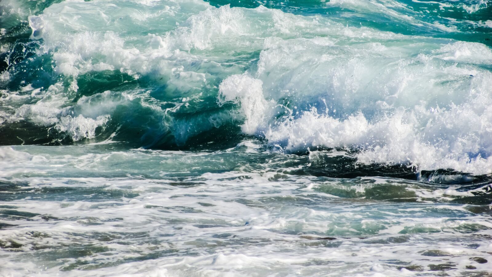 Canon PowerShot SX400 IS sample photo. Wave, smashing, sea photography