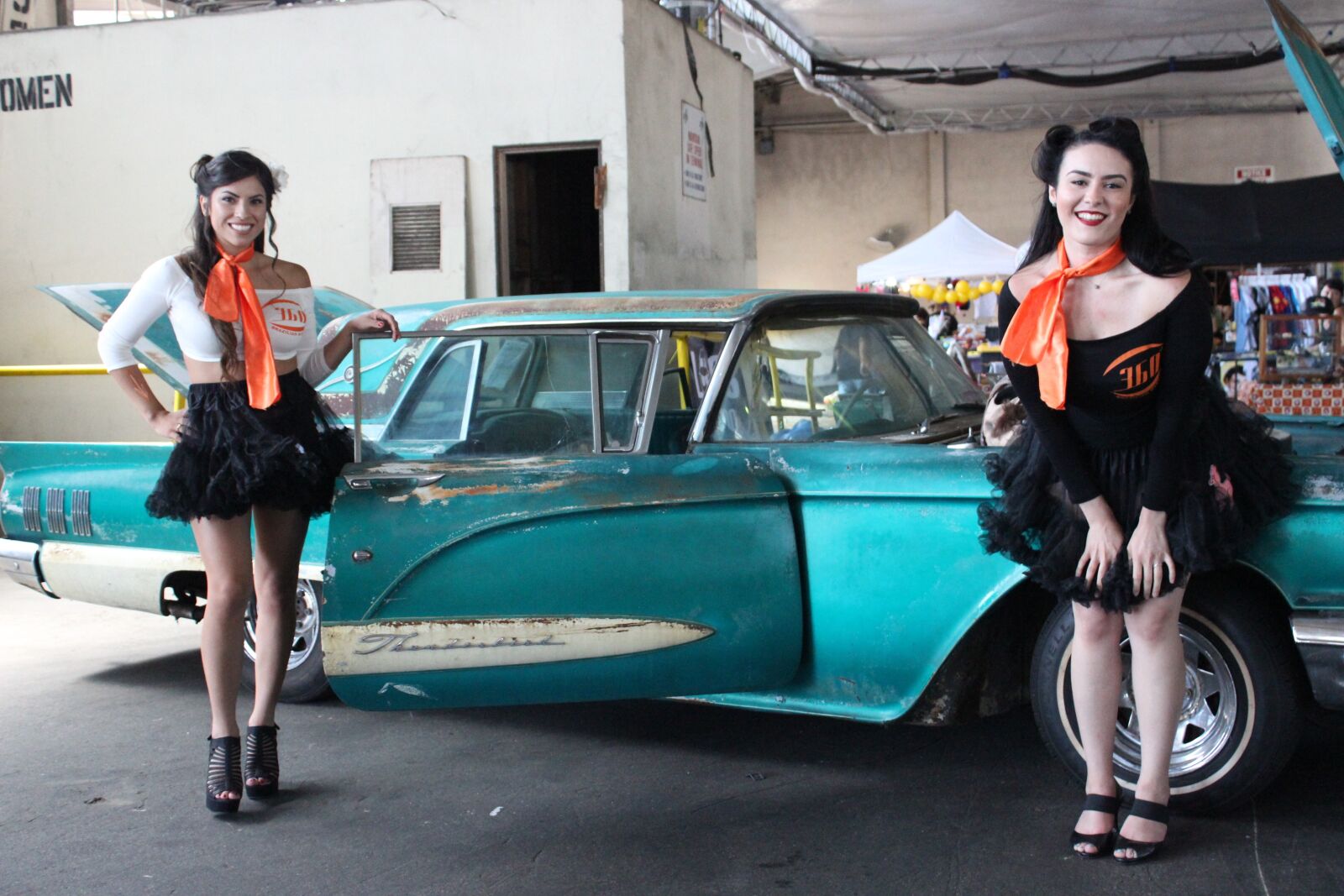 Canon EOS 600D (Rebel EOS T3i / EOS Kiss X5) sample photo. Woman, sexy, car photography