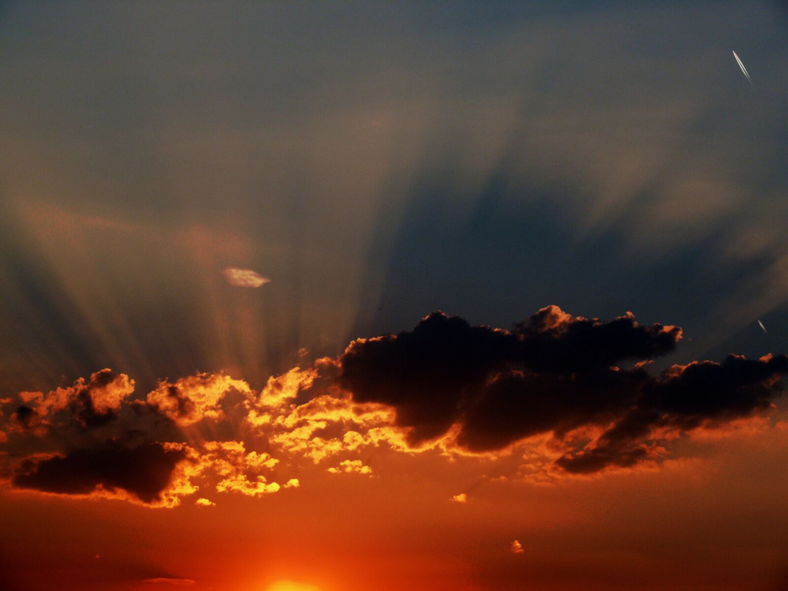 Leica V-LUX 1 sample photo. Sunset, afterglow, evening photography