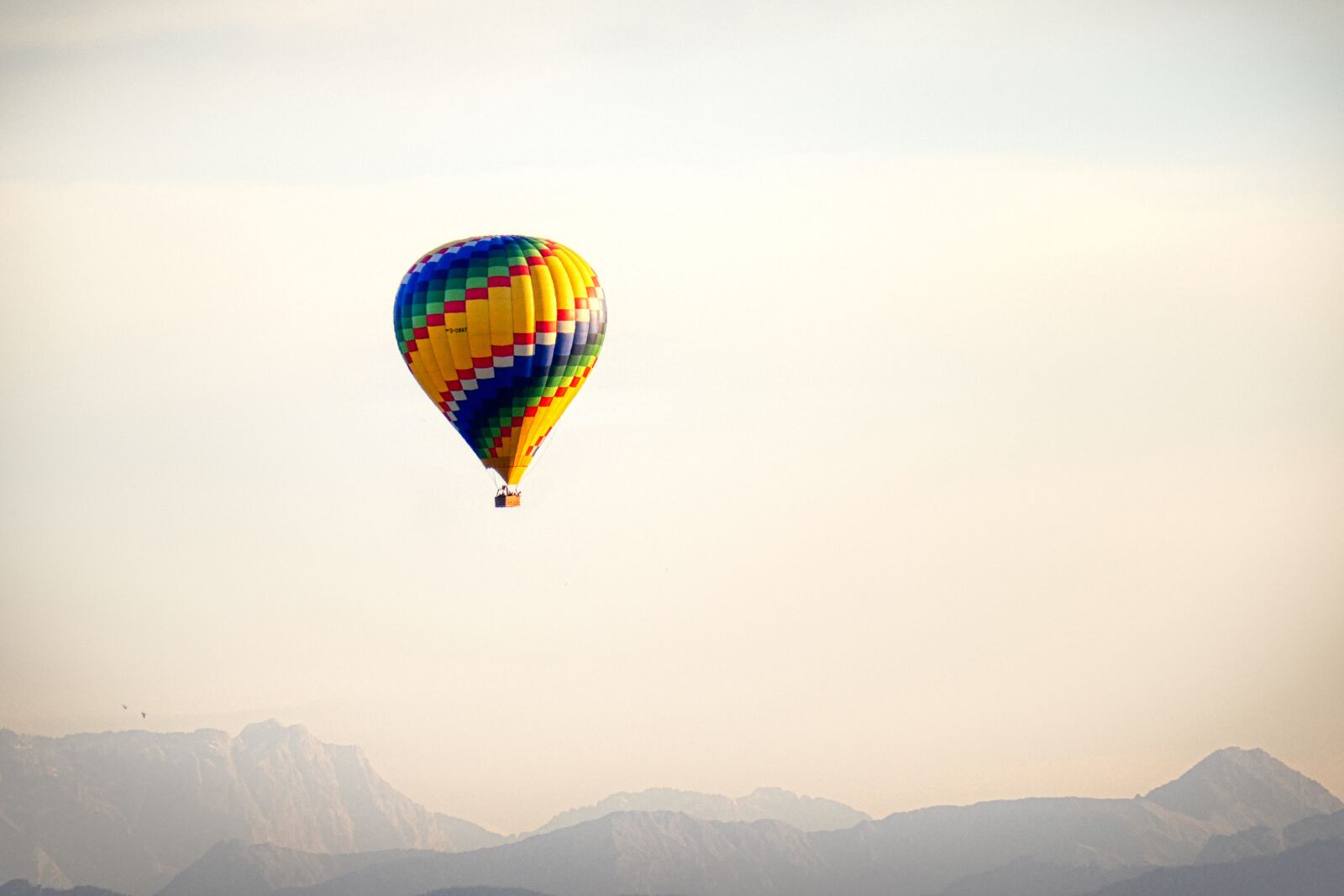 Panasonic Lumix DMC-GX8 sample photo. Balloon, mountains, alpine photography