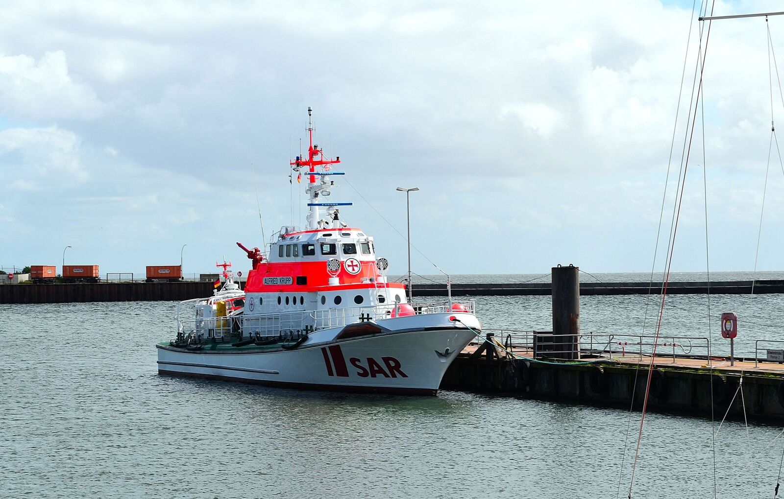 Nikon D5100 sample photo. Rescue ship, lifeboat, sea photography