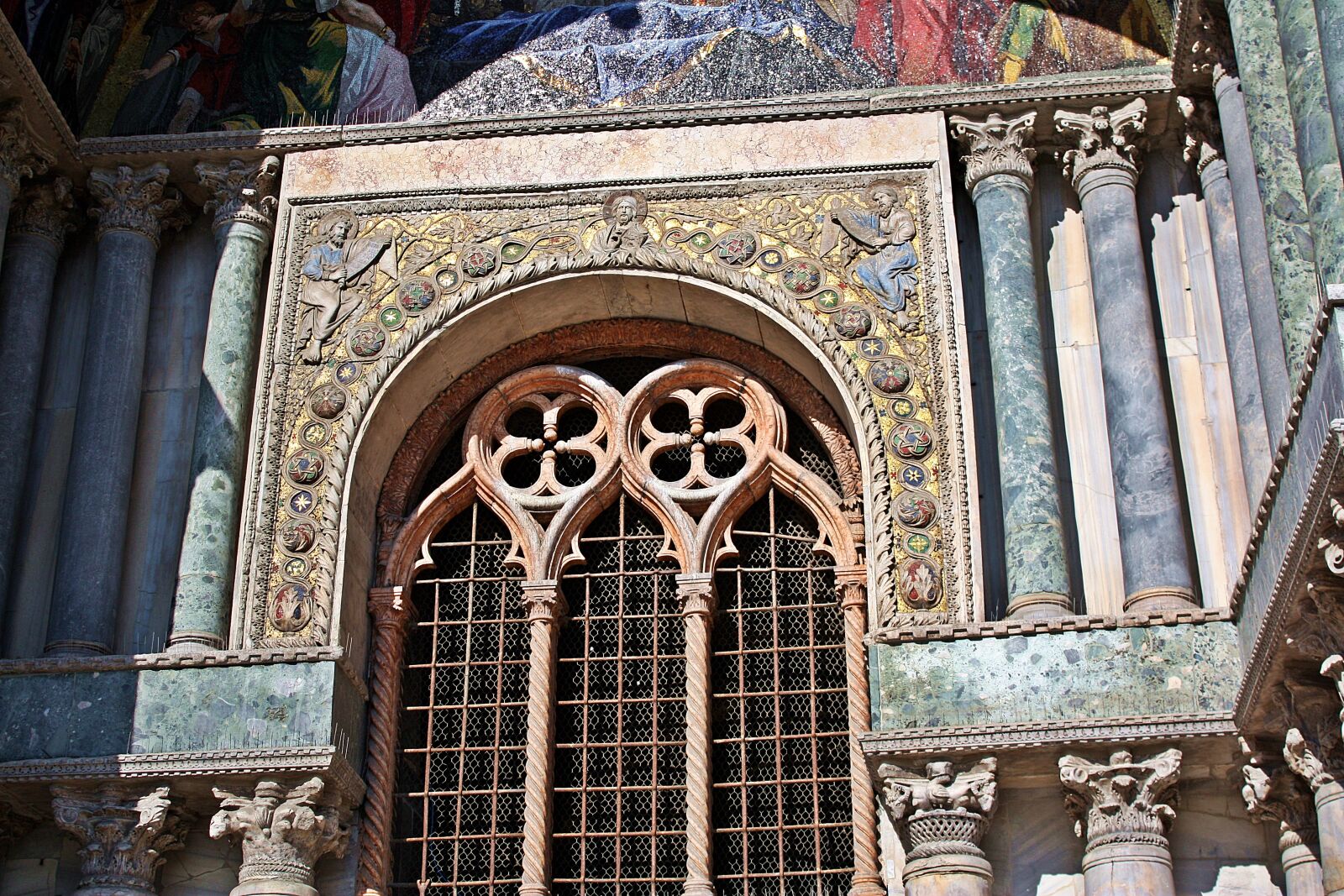 Canon EOS 450D (EOS Rebel XSi / EOS Kiss X2) sample photo. Basilica of st, brand photography
