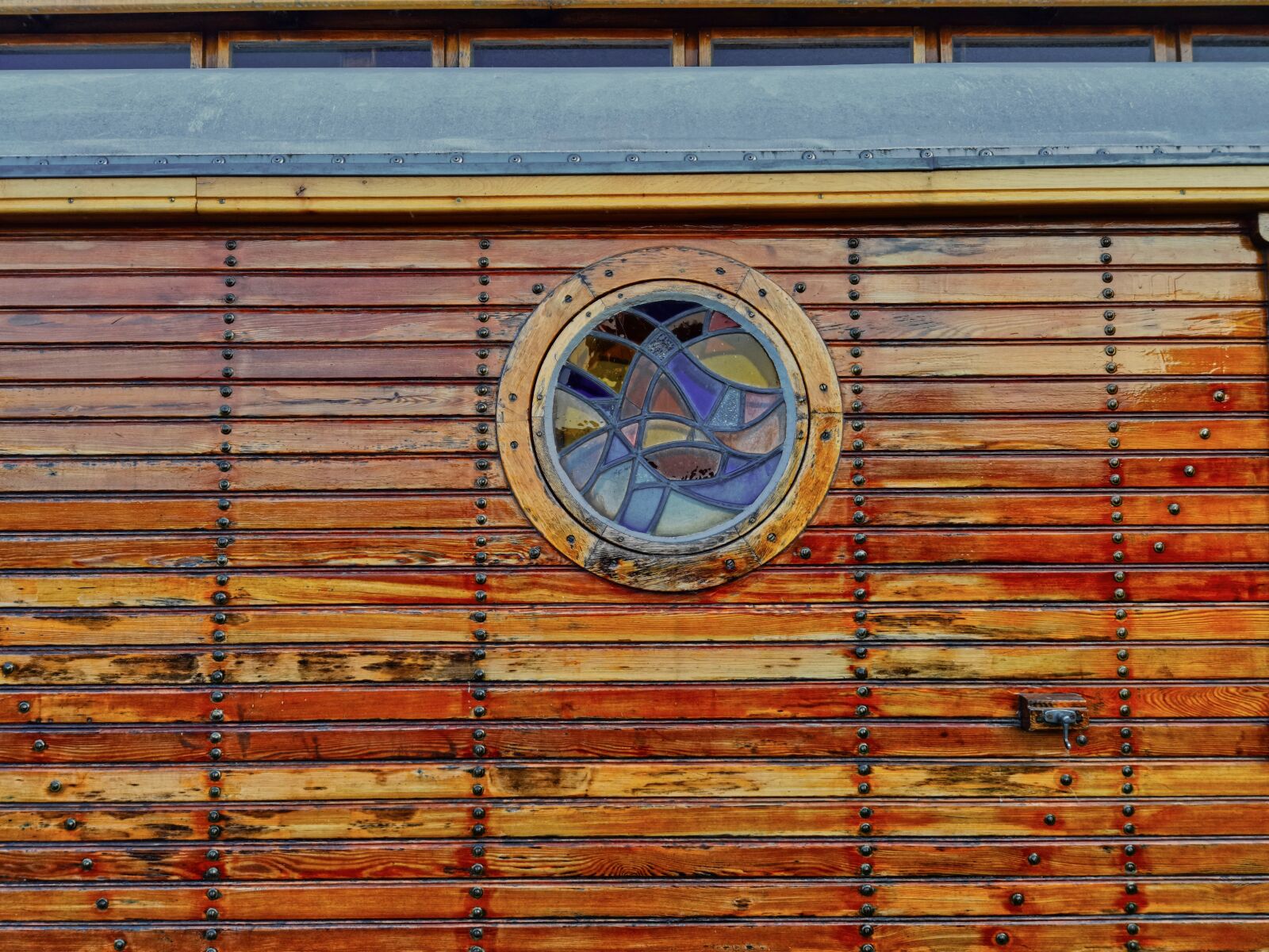 HUAWEI ELS-NX9 sample photo. Circus, wagon, wood photography