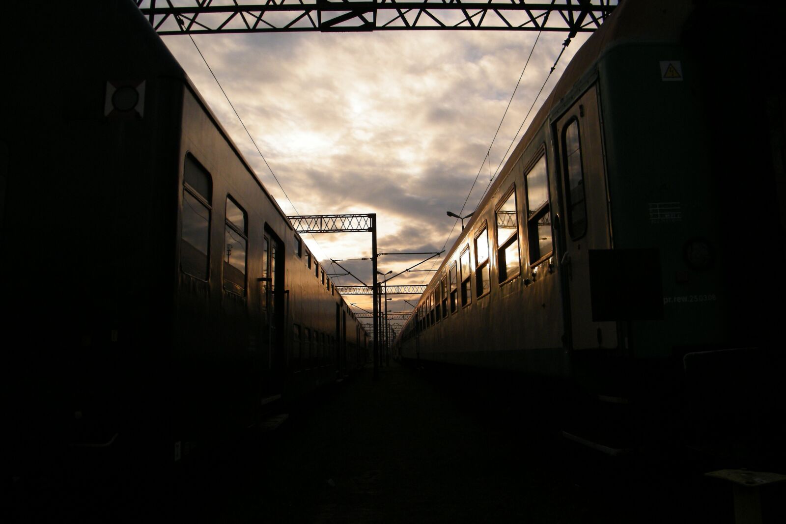Fujifilm FinePix S2000HD sample photo. Train, sunset, public photography