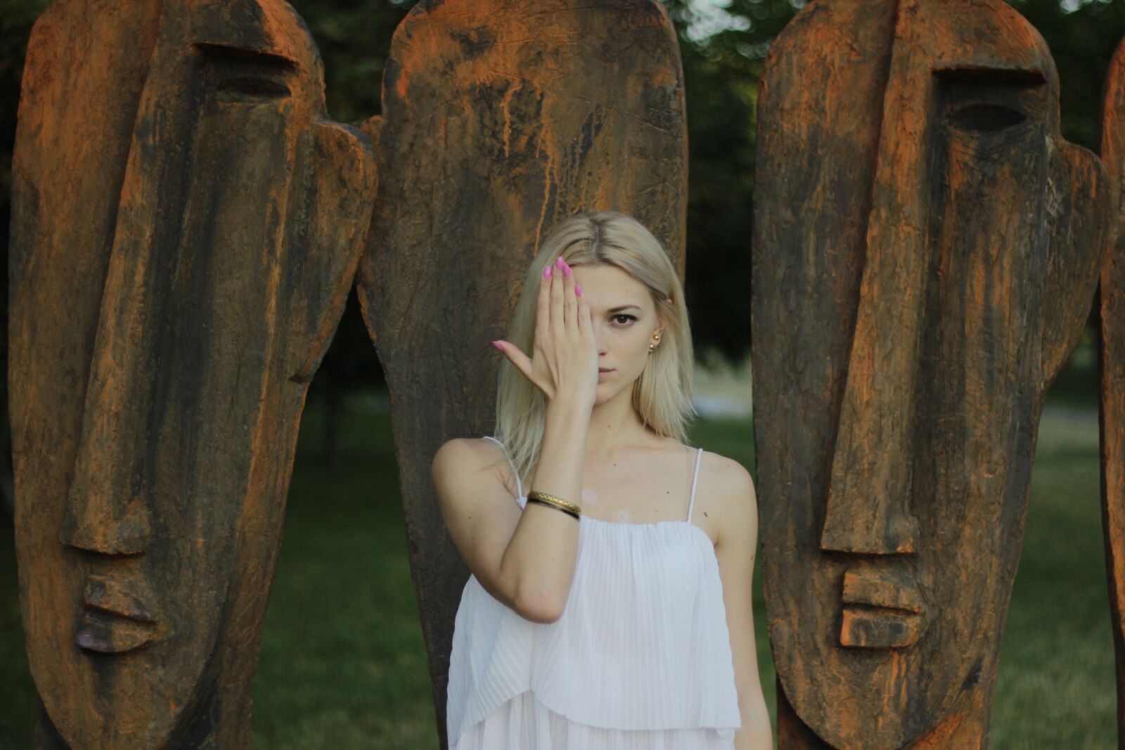 Canon EOS 600D (Rebel EOS T3i / EOS Kiss X5) + Canon EF 50mm F1.8 II sample photo. Girl, model, blonde photography