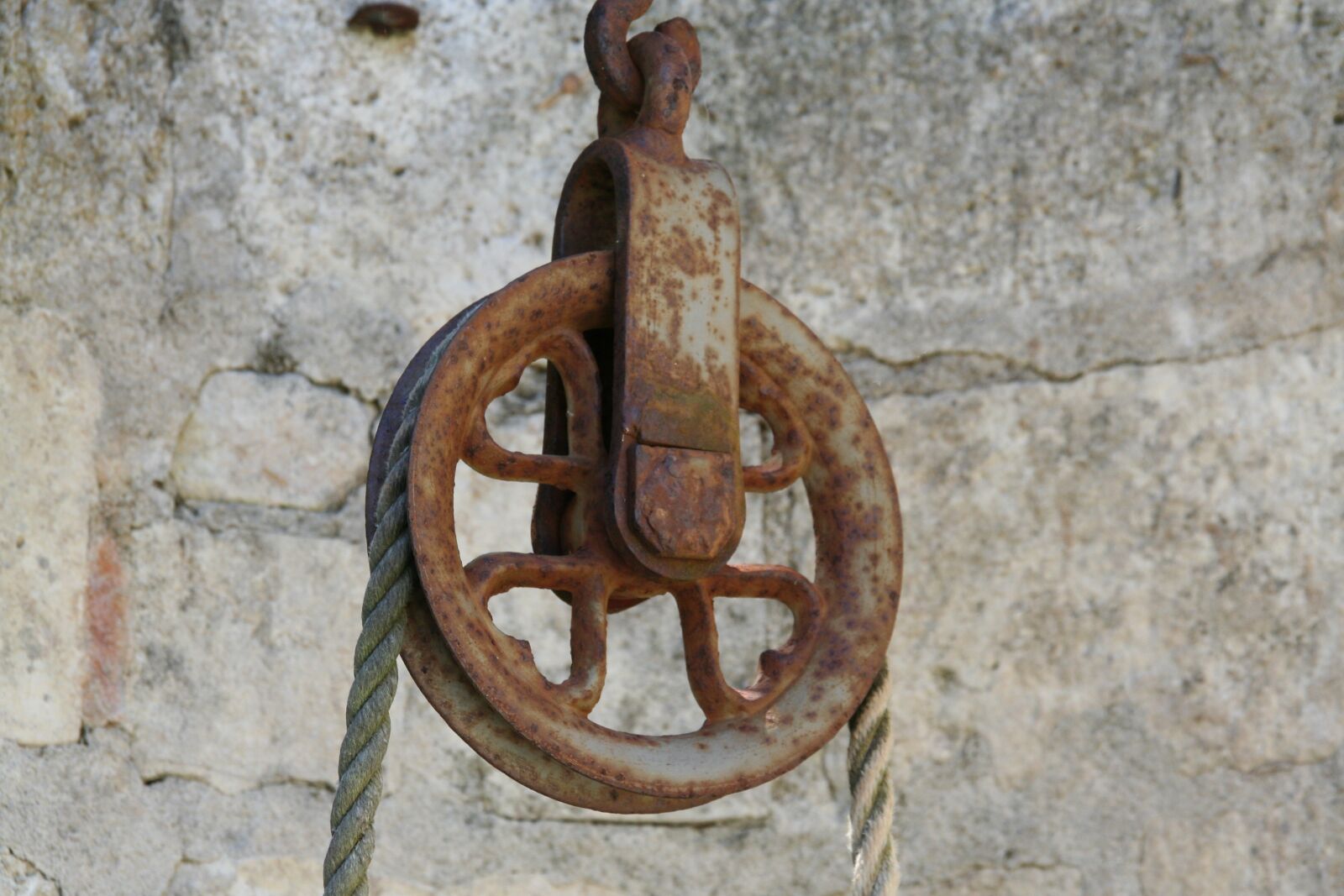 Canon EOS 350D (EOS Digital Rebel XT / EOS Kiss Digital N) sample photo. Pulley, wells, charente photography