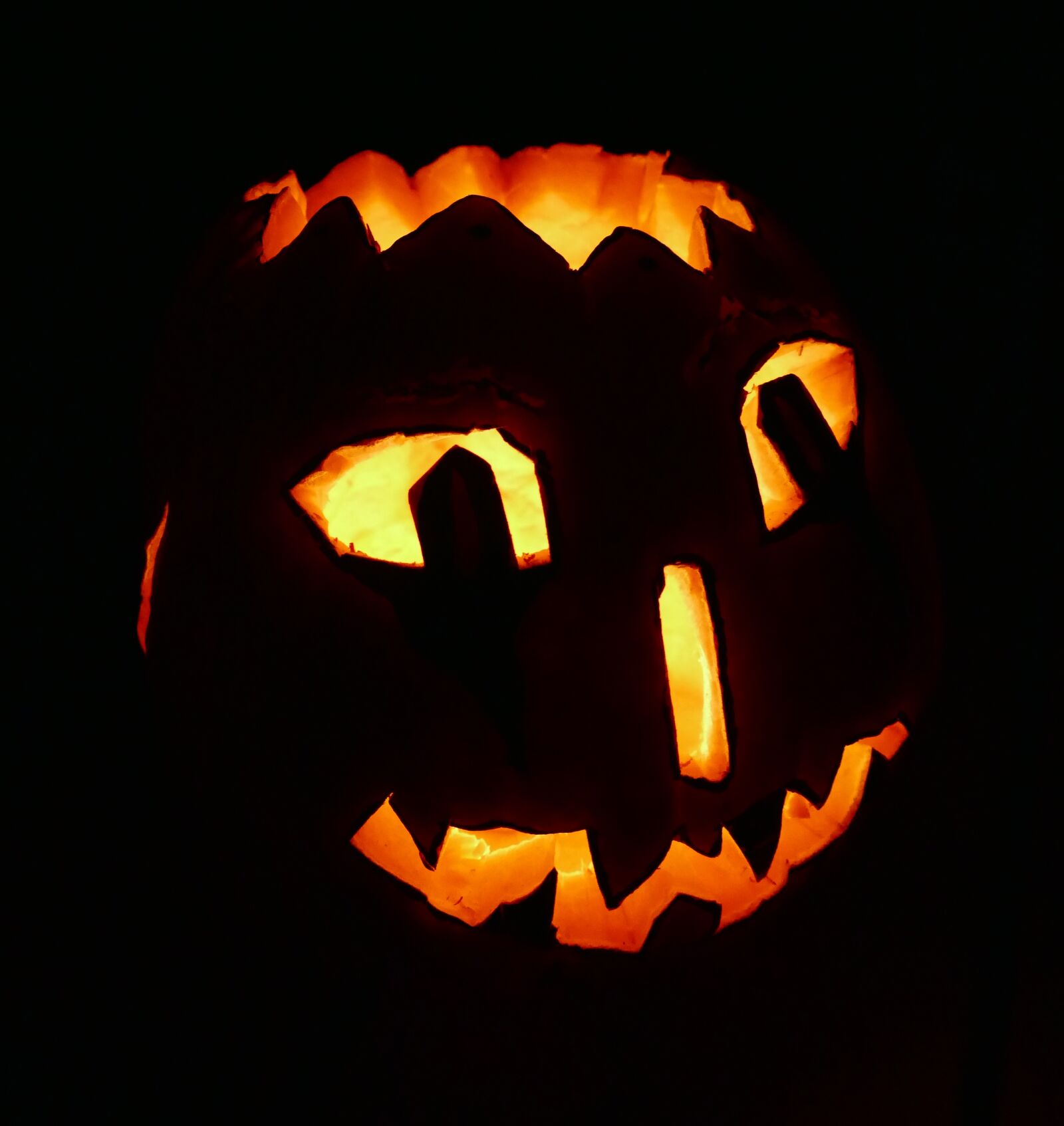 Panasonic Lumix DMC-FZ1000 sample photo. Halloween, pumpkin, carve photography