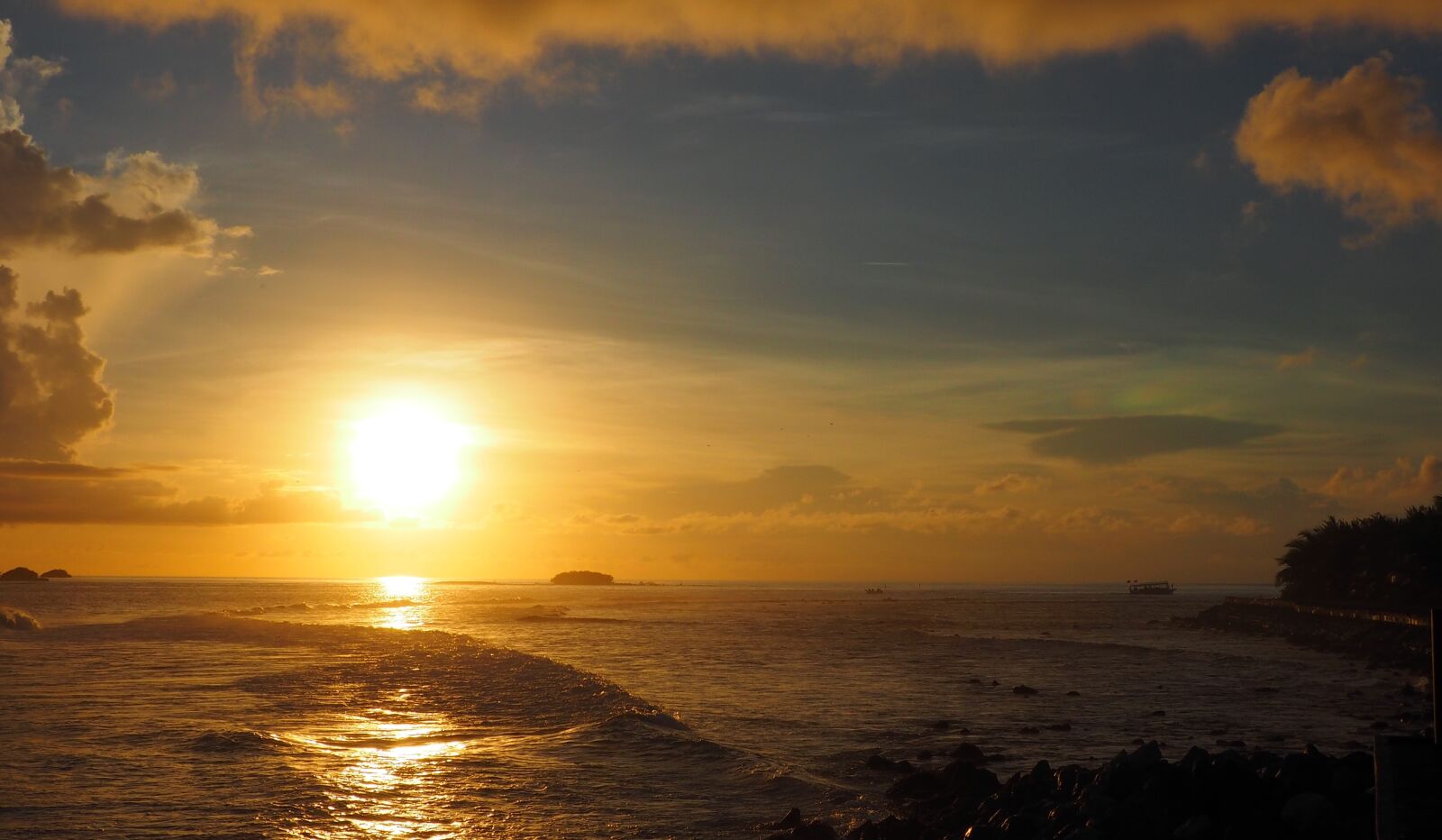 Olympus OM-D E-M1 + OLYMPUS M.12-50mm F3.5-6.3 sample photo. Sunset, west, sun photography