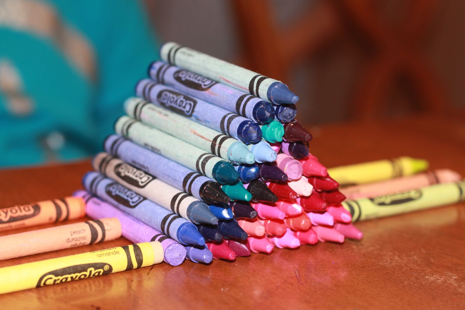 Canon EOS 450D (EOS Rebel XSi / EOS Kiss X2) sample photo. Crayons, crayola, color photography