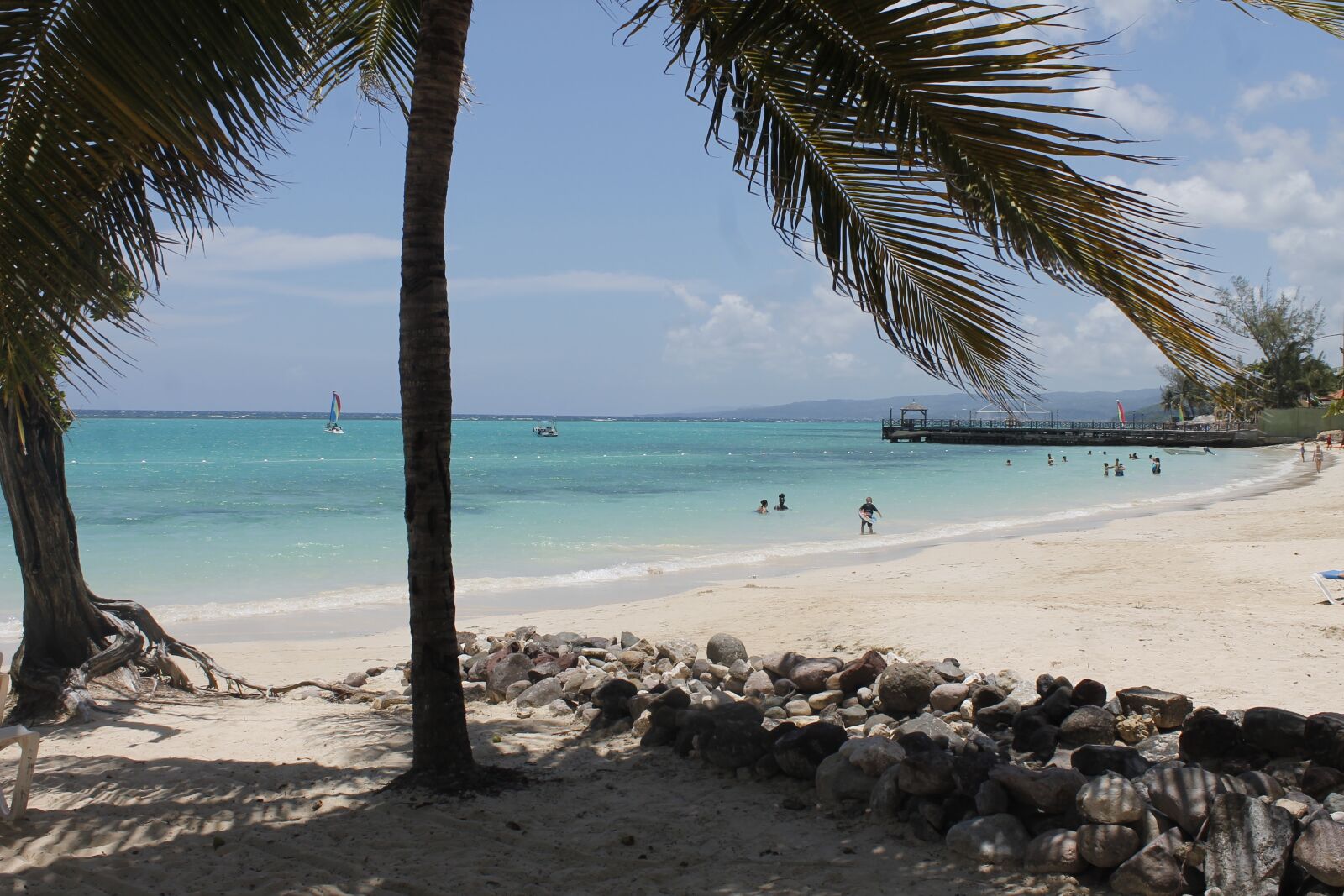 Canon EOS 1100D (EOS Rebel T3 / EOS Kiss X50) sample photo. Beach, happiness, happy photography