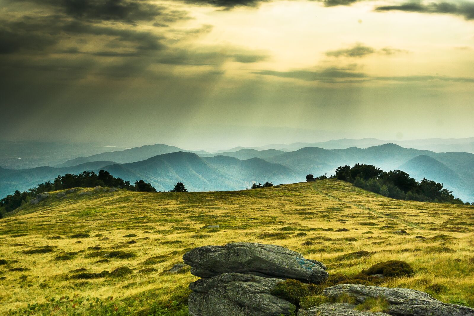 Canon EOS 1000D (EOS Digital Rebel XS / EOS Kiss F) sample photo. Mountain, sunset, romania photography