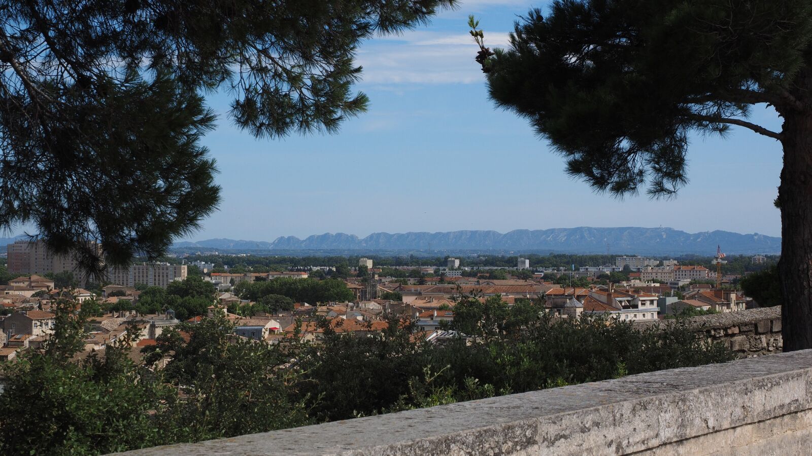 Olympus OM-D E-M1 + Olympus M.Zuiko Digital ED 12-40mm F2.8 Pro sample photo. View, distant view, alpilles photography