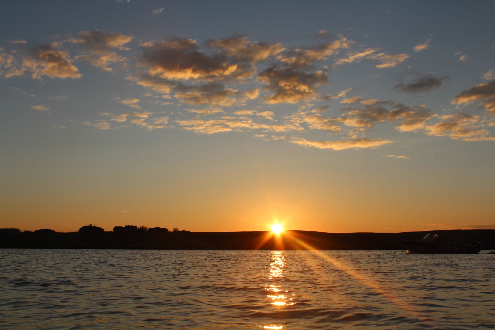 Canon EOS 1300D (EOS Rebel T6 / EOS Kiss X80) sample photo. Sunset, lake, water photography