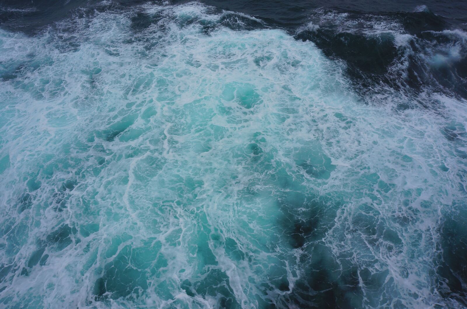 Sony Alpha NEX-5T sample photo. Marine, spray, deep sea photography