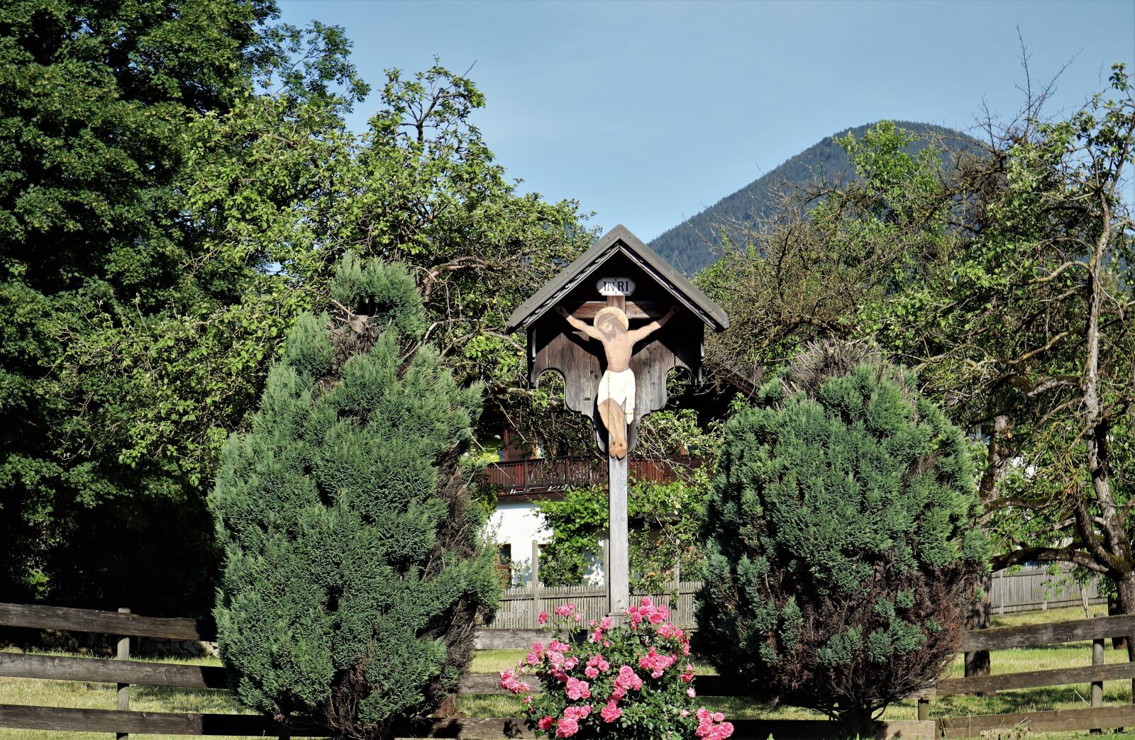 Canon EOS M50 (EOS Kiss M) sample photo. Wayside cross, wooden cross photography