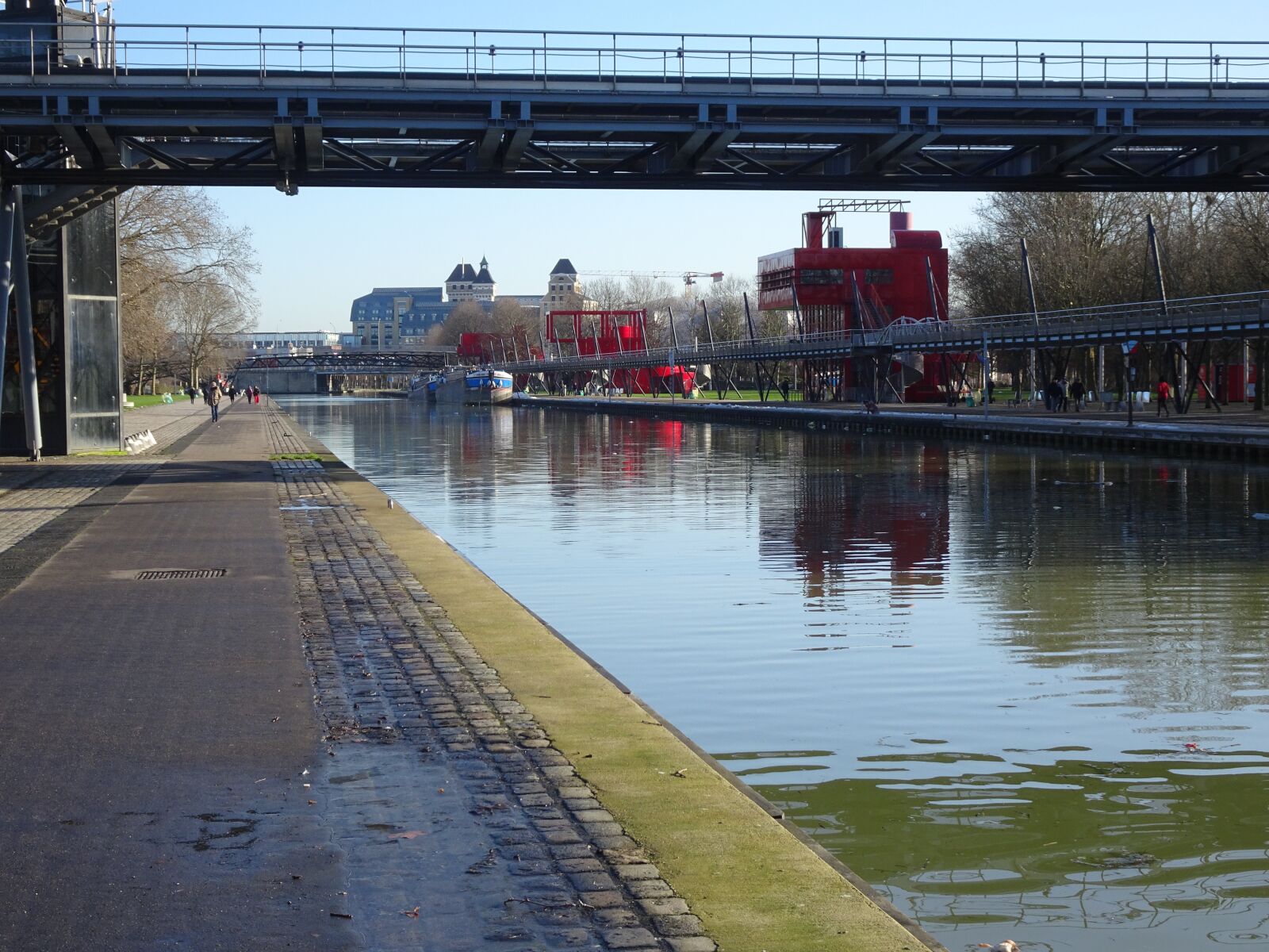 Sony Cyber-shot DSC-HX90V sample photo. Channel, wharf, barges photography