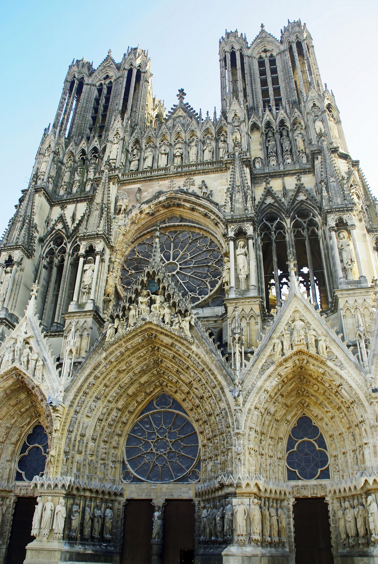 Pentax K200D sample photo. Reims, cathedral, portals photography